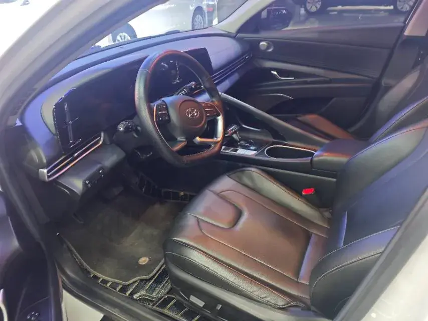 2021 HYUNDAI ELANTRA thumbnail 4