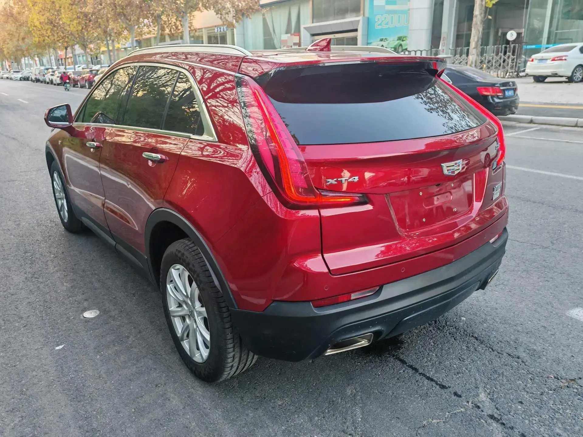 2021 CADILLAC XT4 thumbnail 4