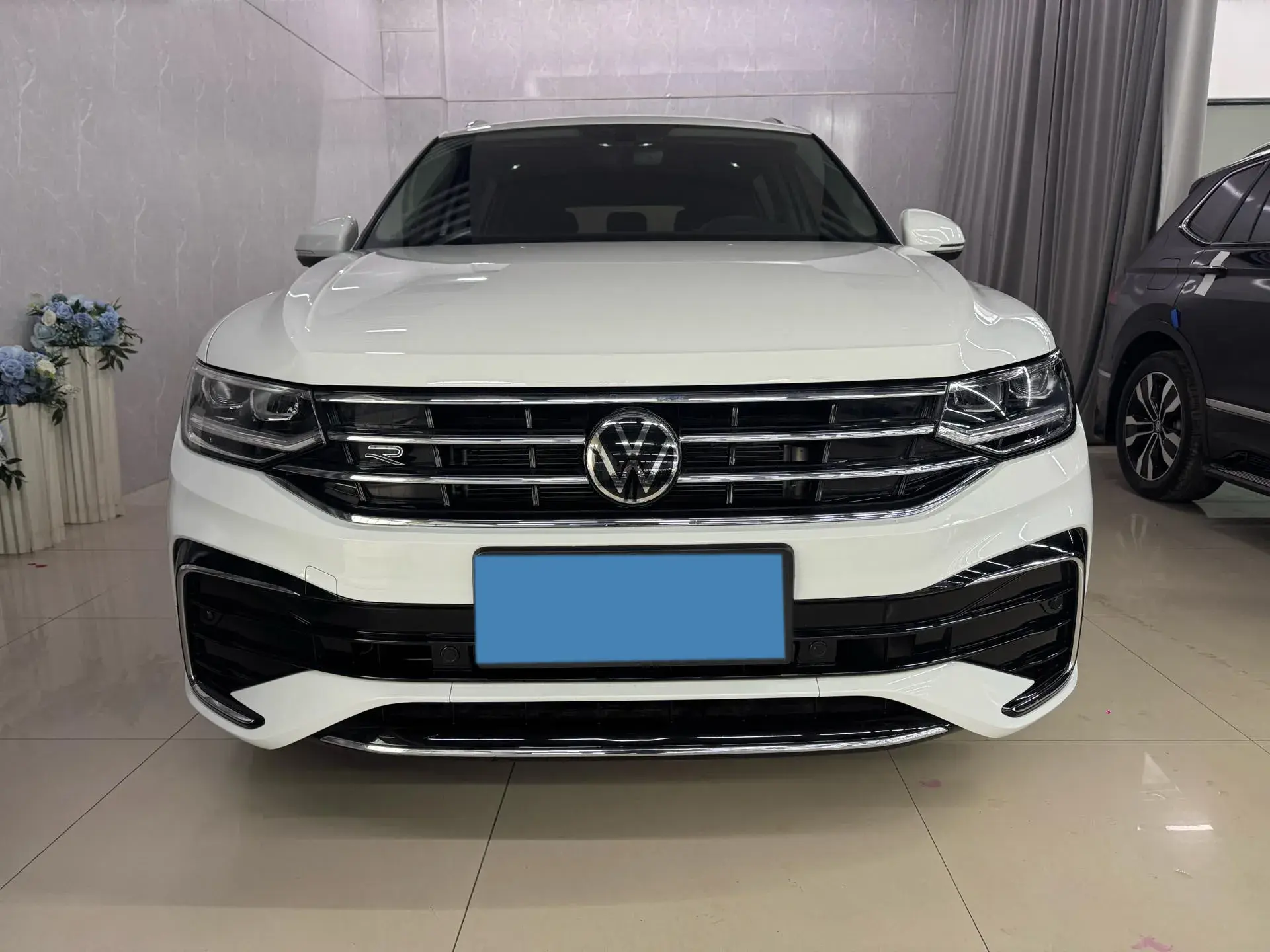 2024 VOLKSWAGEN TIGUAN thumbnail 2