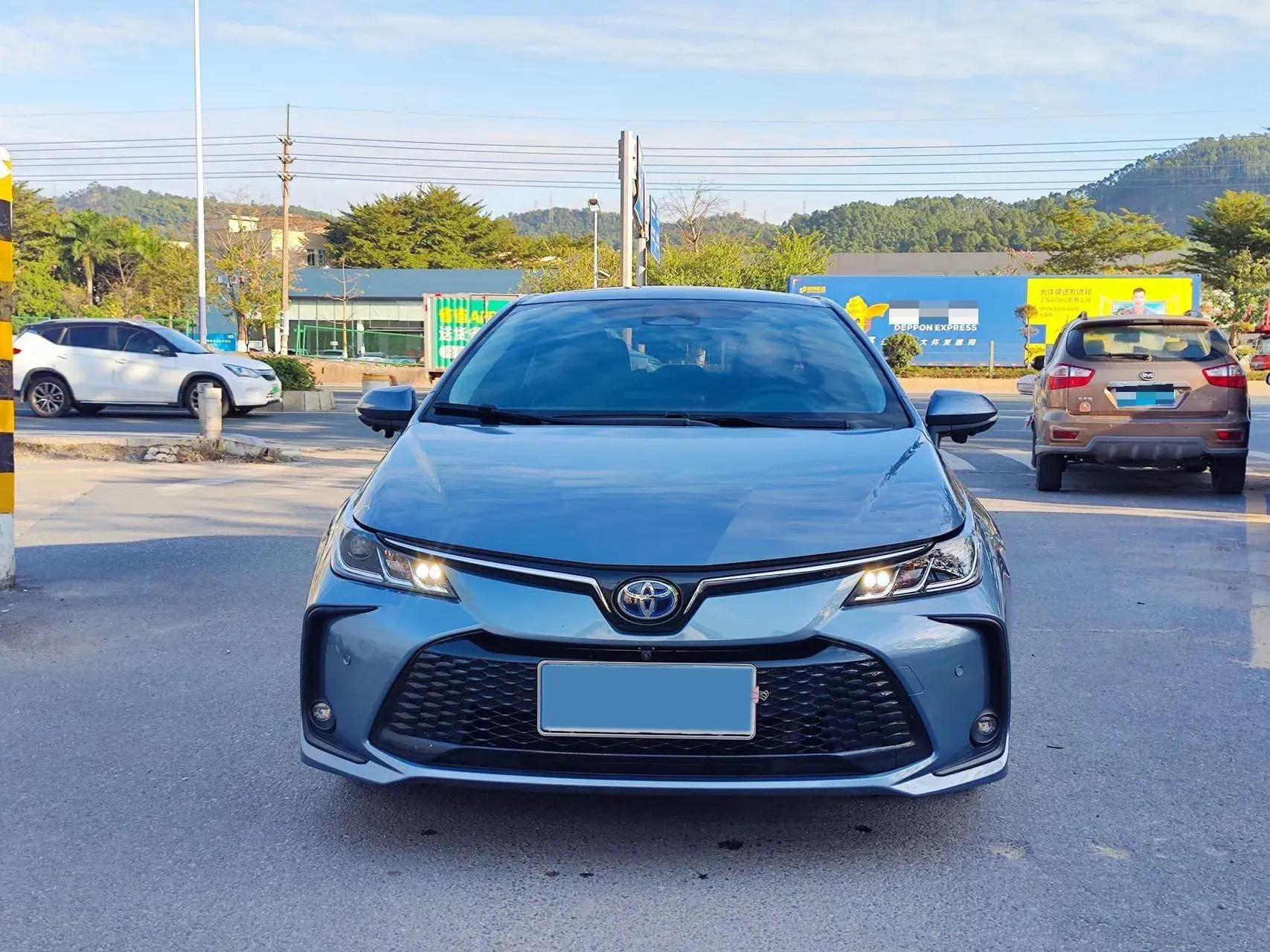 2023 TOYOTA COROLLA thumbnail 2