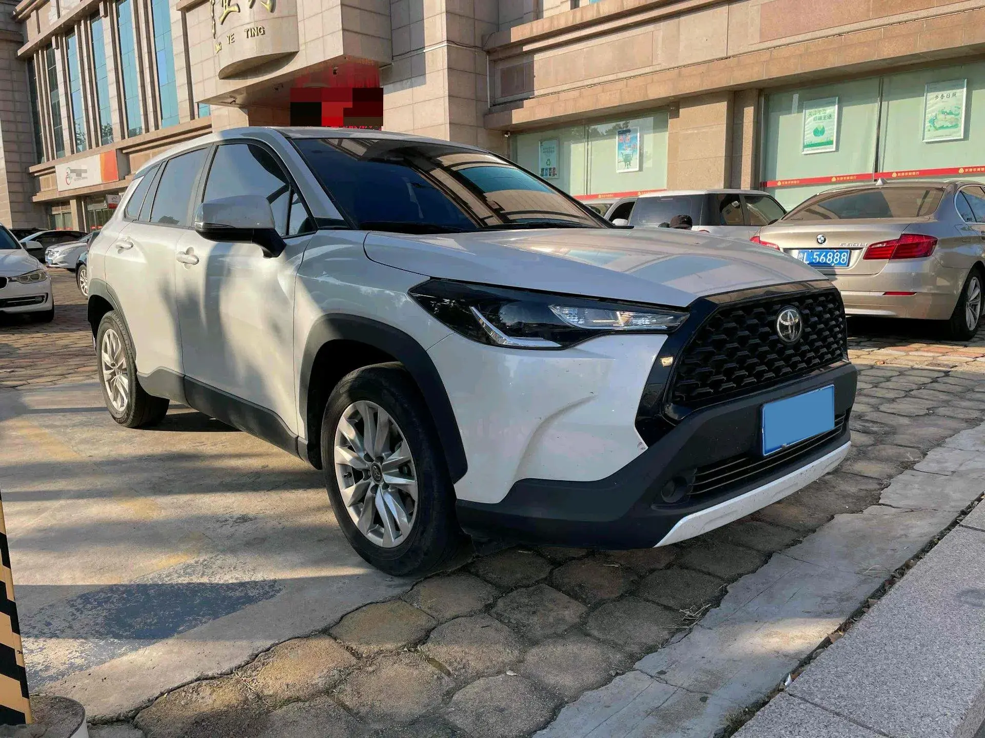 2023 TOYOTA COROLLA thumbnail 3