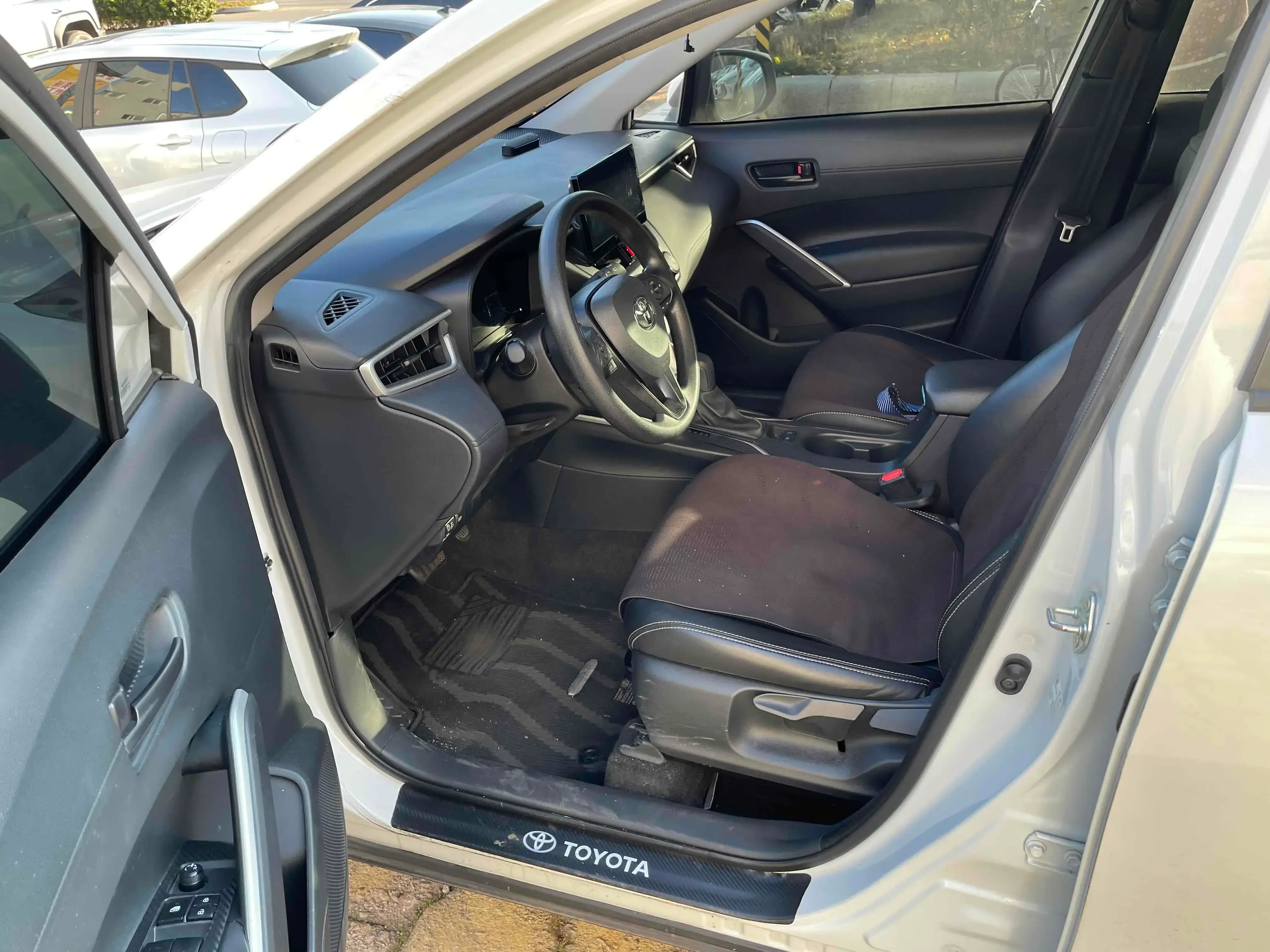 2023 TOYOTA COROLLA thumbnail 4