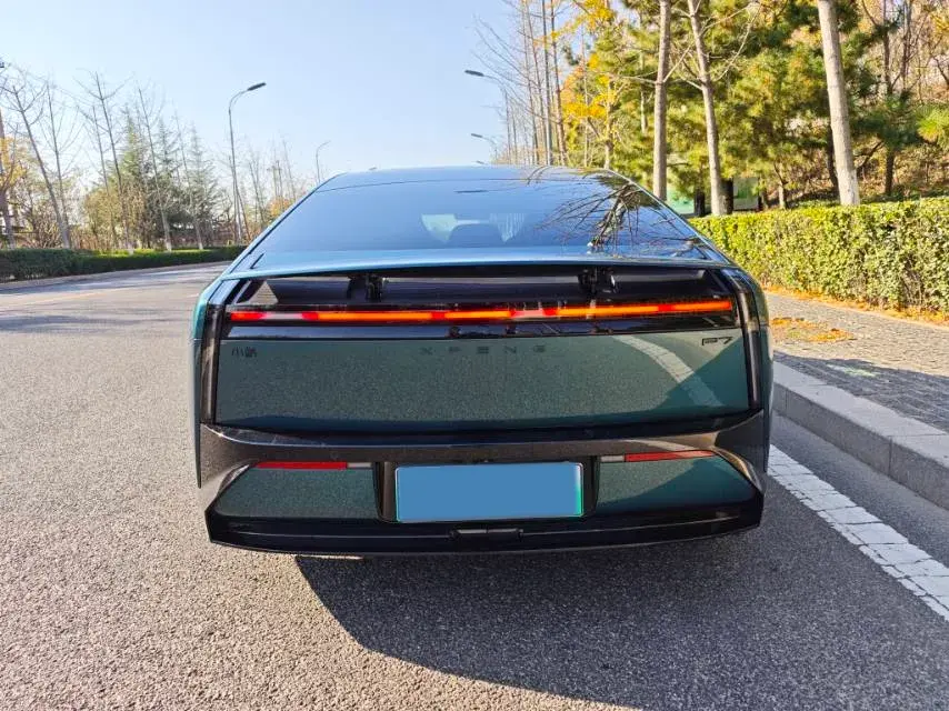 2025 XPENG P7 thumbnail 4