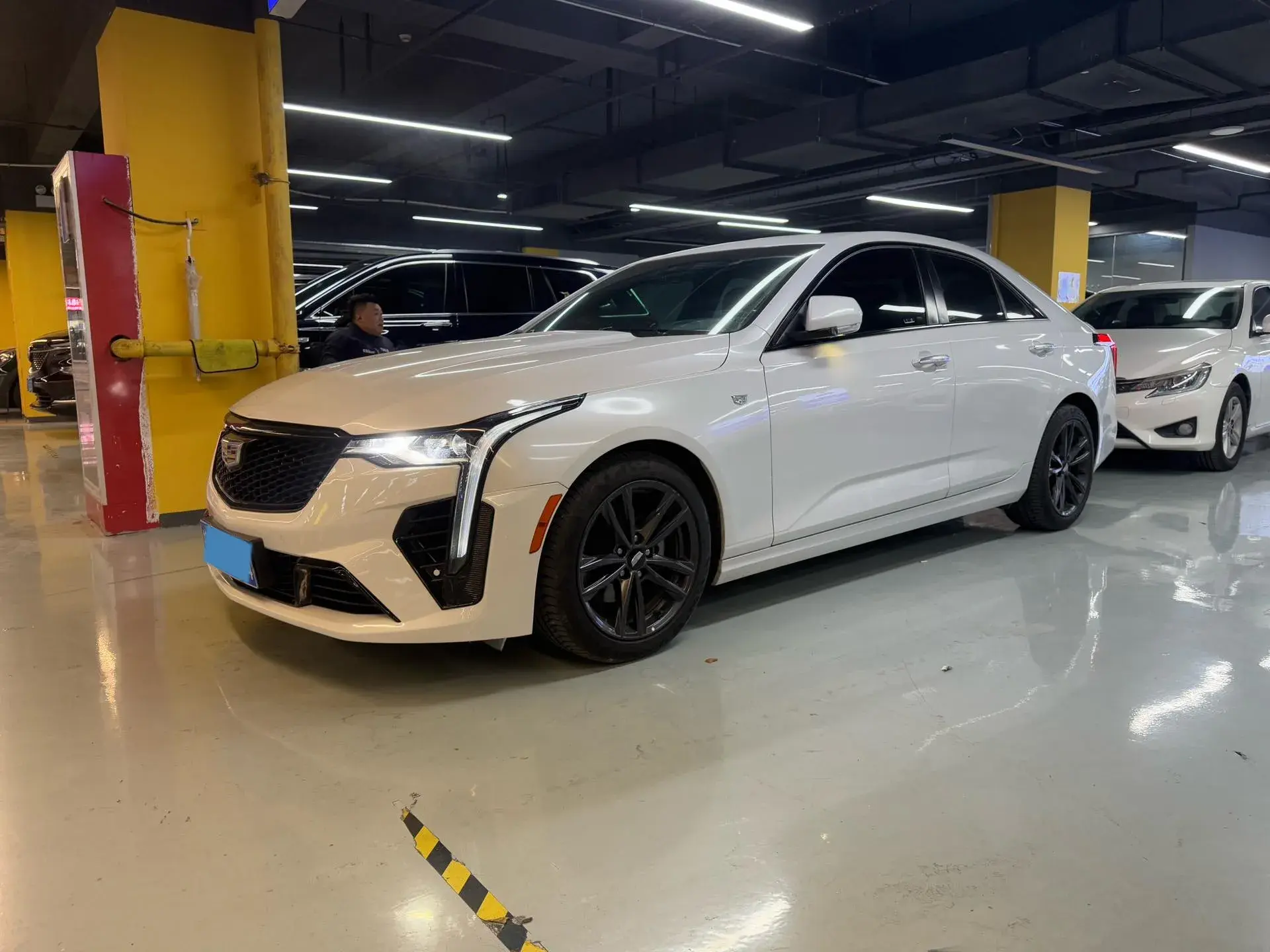 2023 CADILLAC CT4 view 1