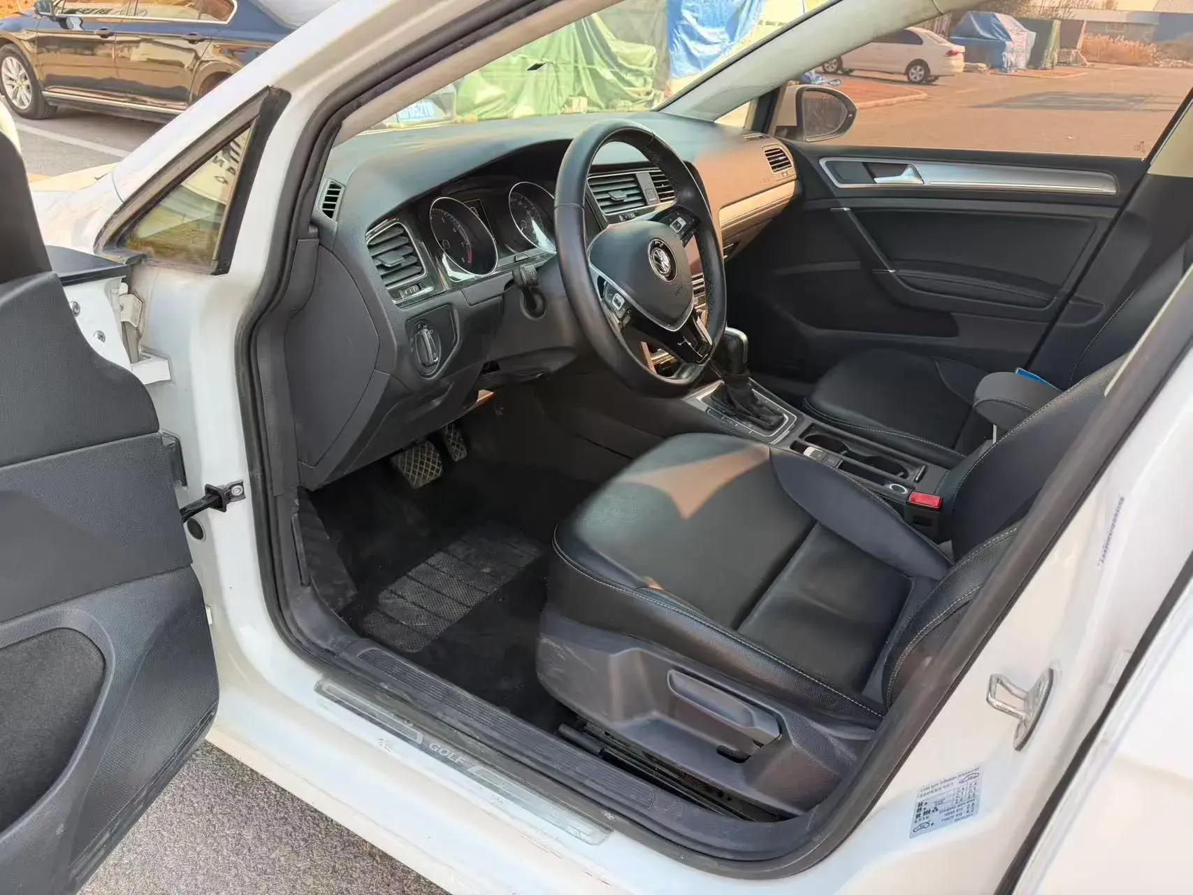 2019 VOLKSWAGEN GOLF thumbnail 4