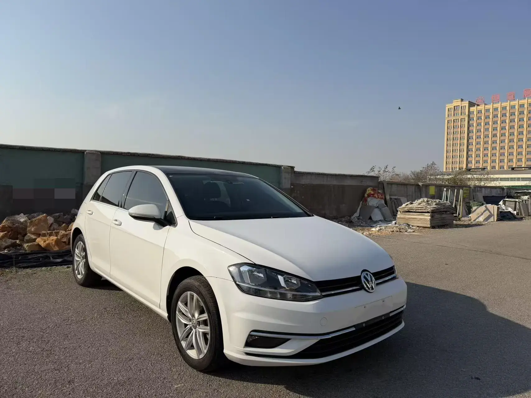 2019 VOLKSWAGEN GOLF thumbnail 3