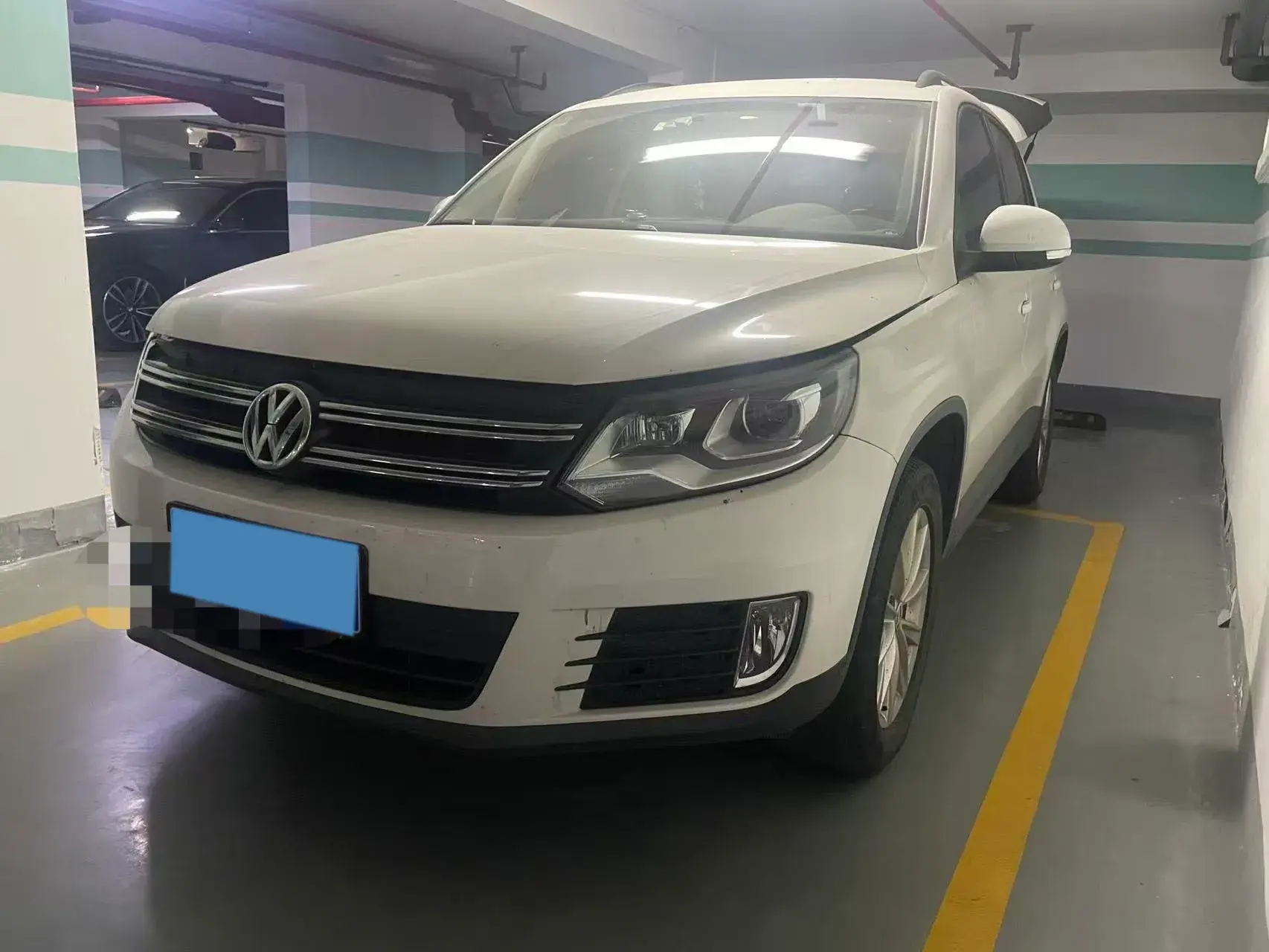 2017 VOLKSWAGEN TIGUAN view 1