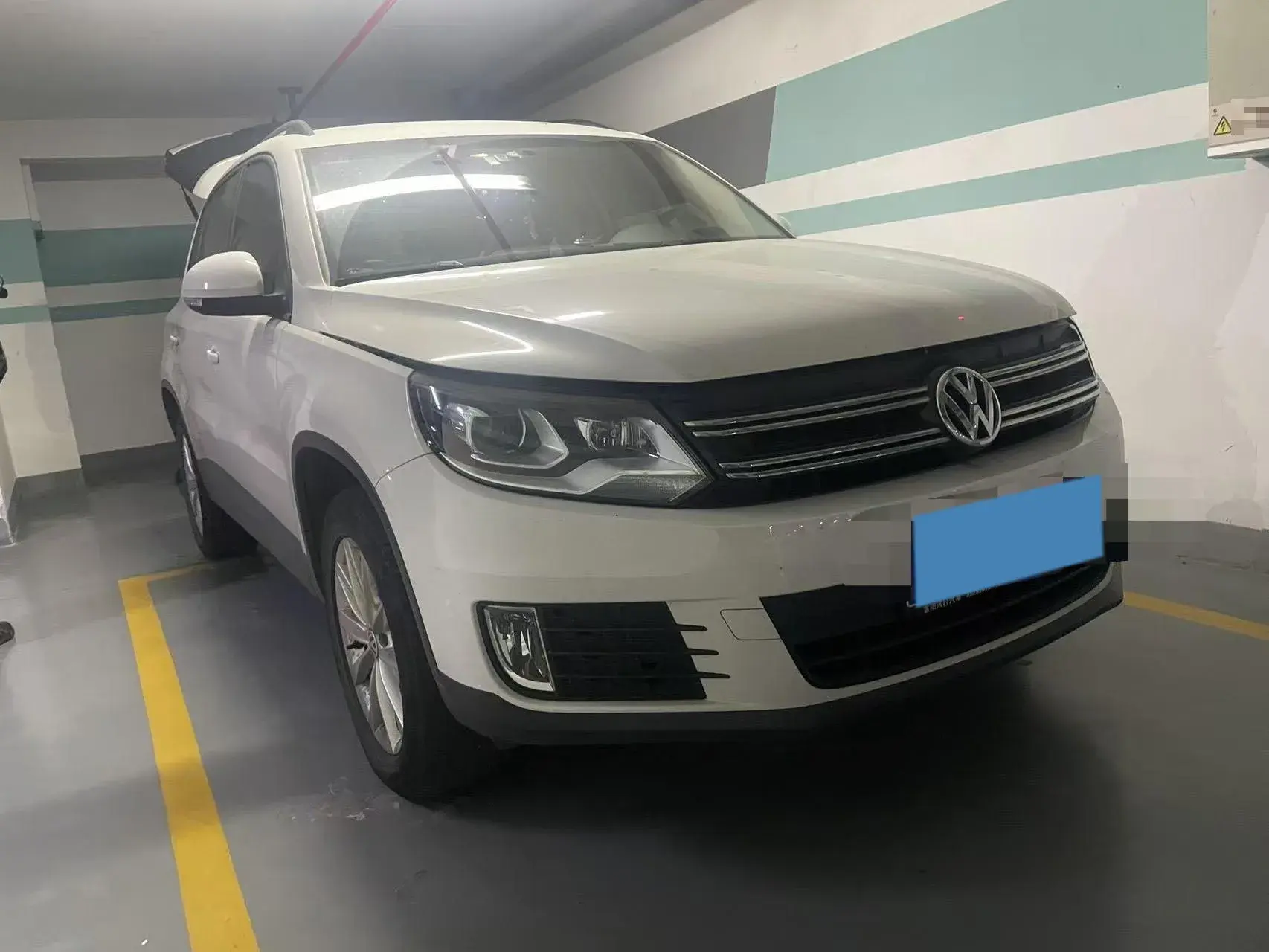 2017 VOLKSWAGEN TIGUAN thumbnail 4