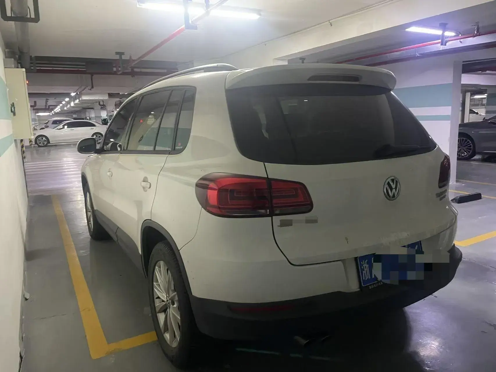 2017 VOLKSWAGEN TIGUAN thumbnail 2
