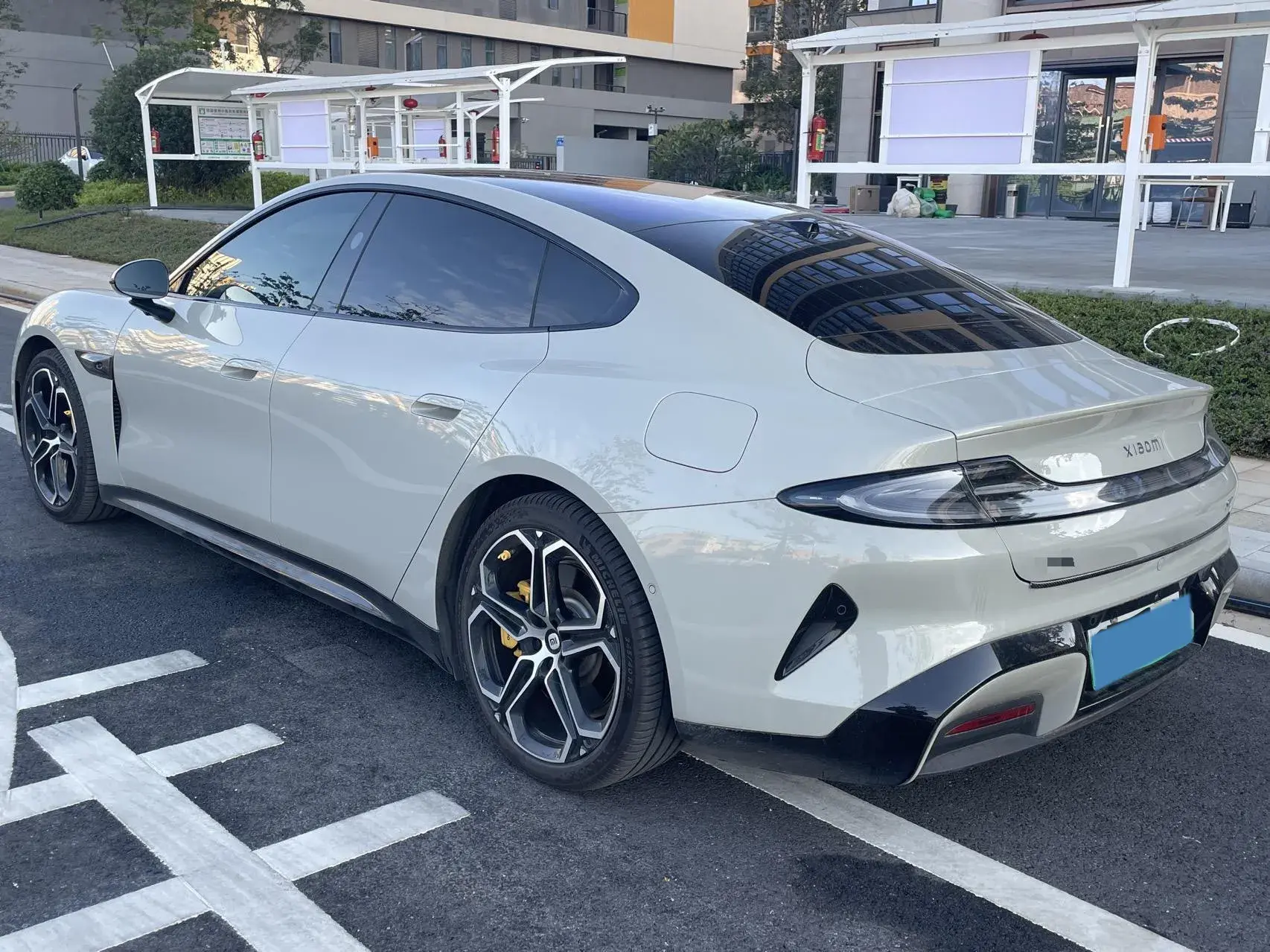 2024 MI SU7 thumbnail 4