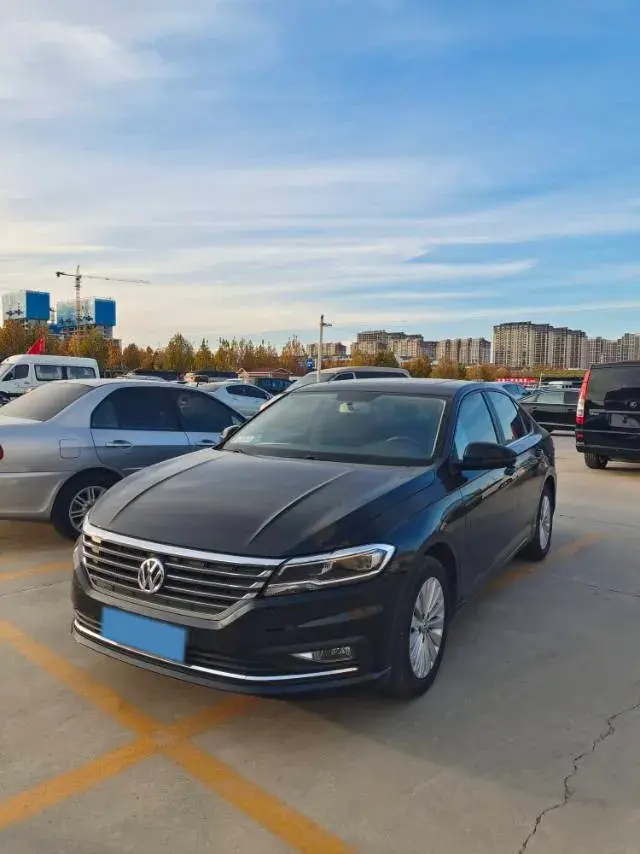 2018 VOLKSWAGEN LAVIDA view 1