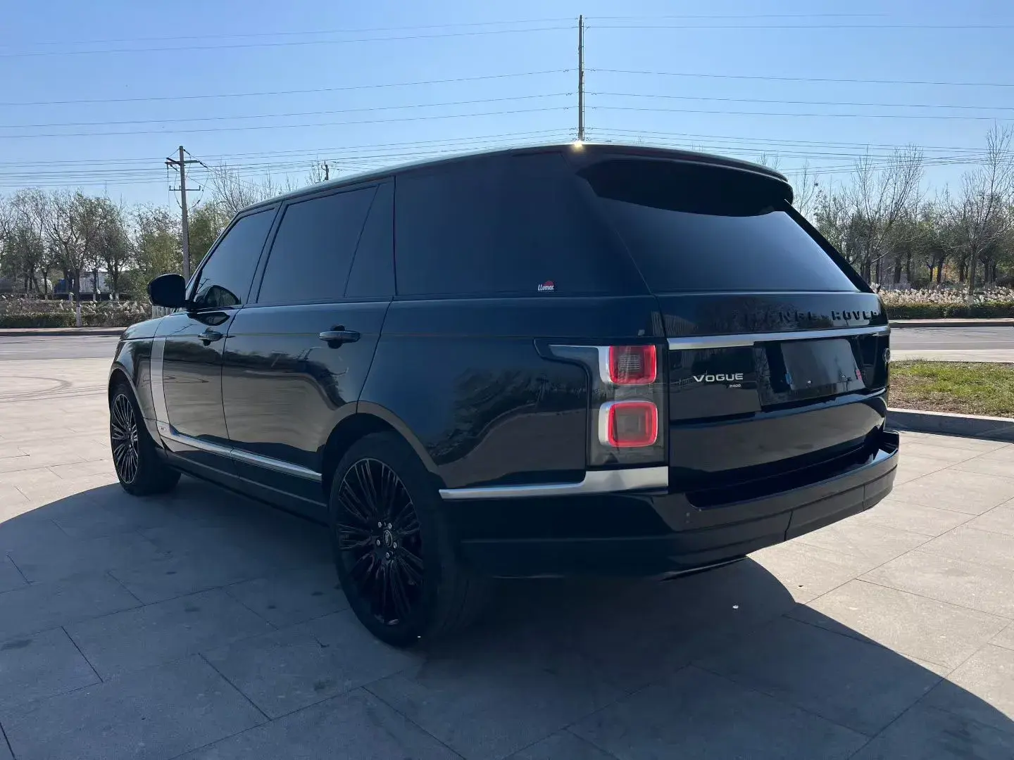 2019 LAND ROVER thumbnail 4