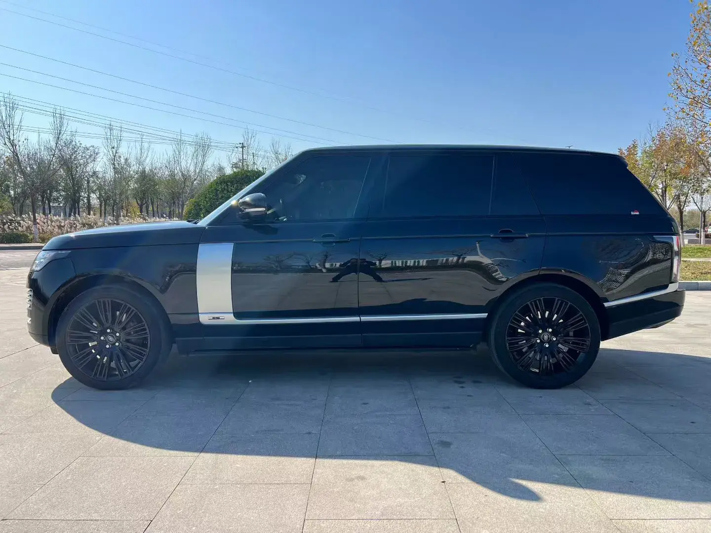 2019 LAND ROVER thumbnail 3