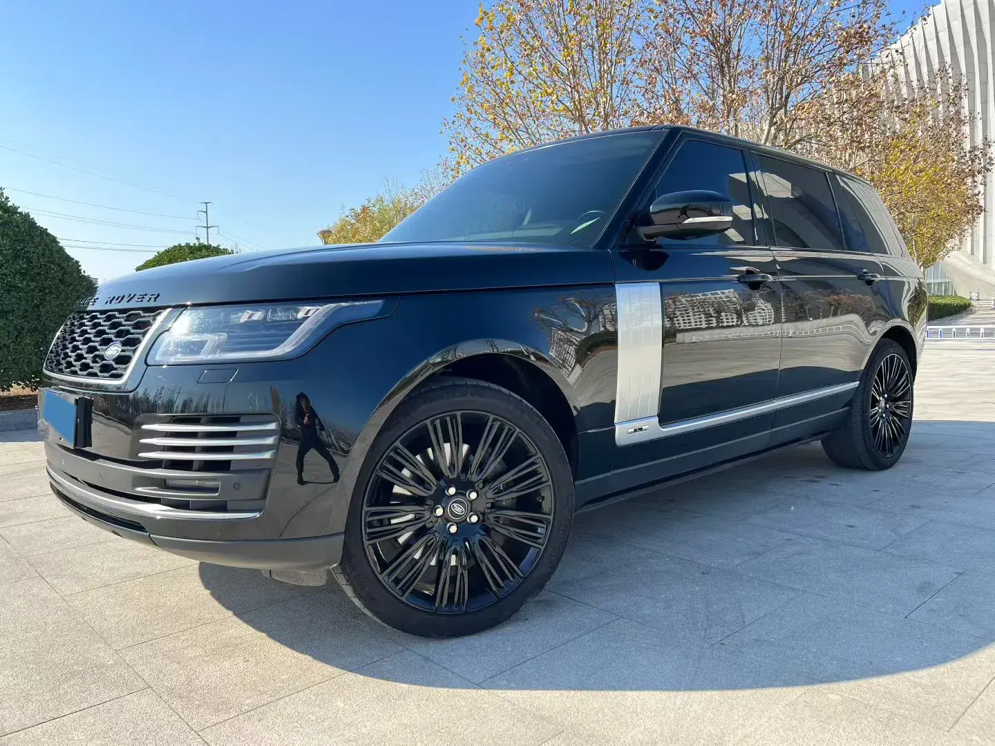 2019 LAND ROVER view 1