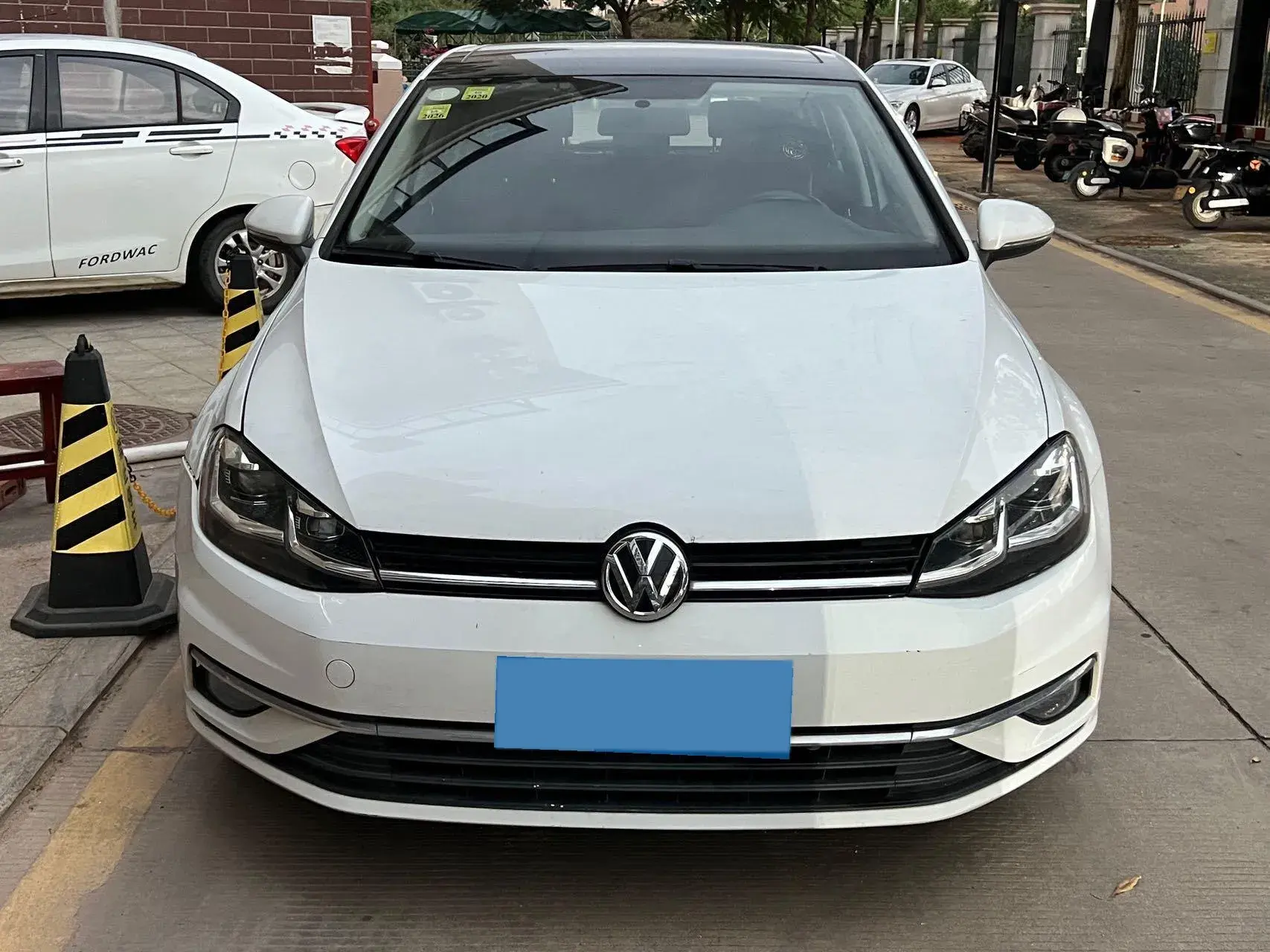 2018 VOLKSWAGEN GOLF thumbnail 2