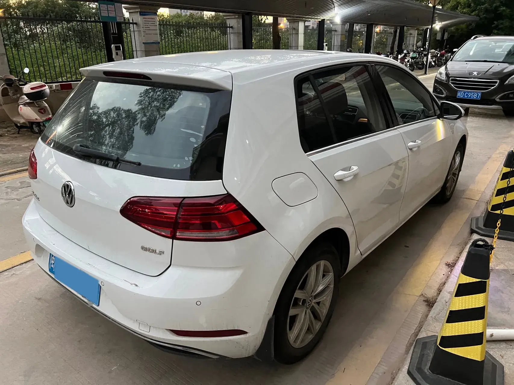 2018 VOLKSWAGEN GOLF thumbnail 4