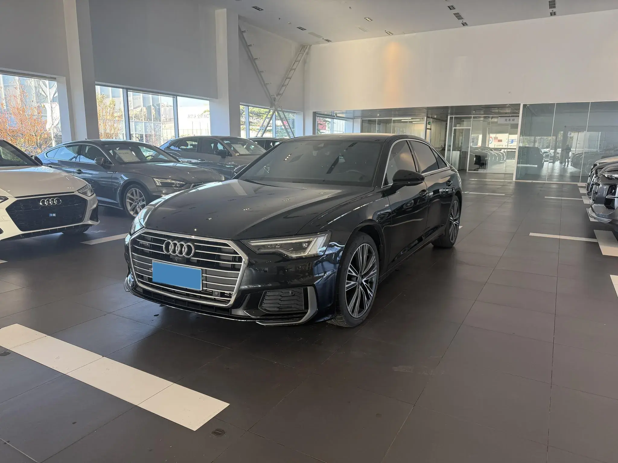 2019 AUDI A6L view 1
