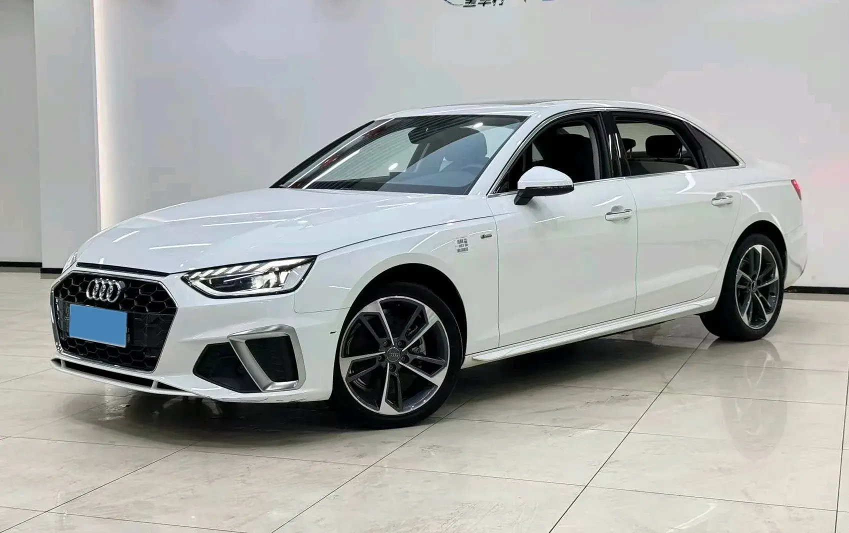 2022 AUDI A4L view 1
