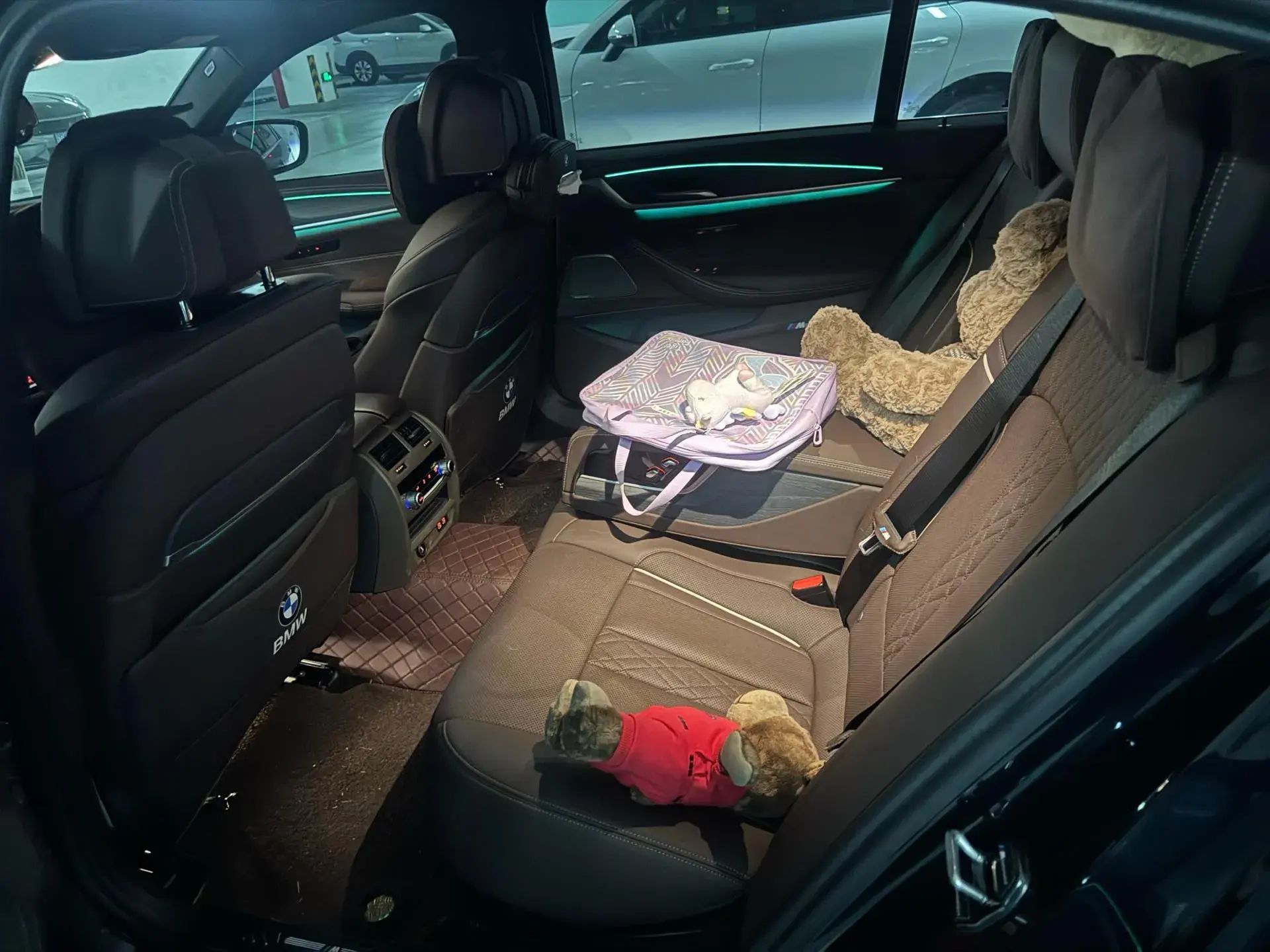 2022 BMW 5 thumbnail 4