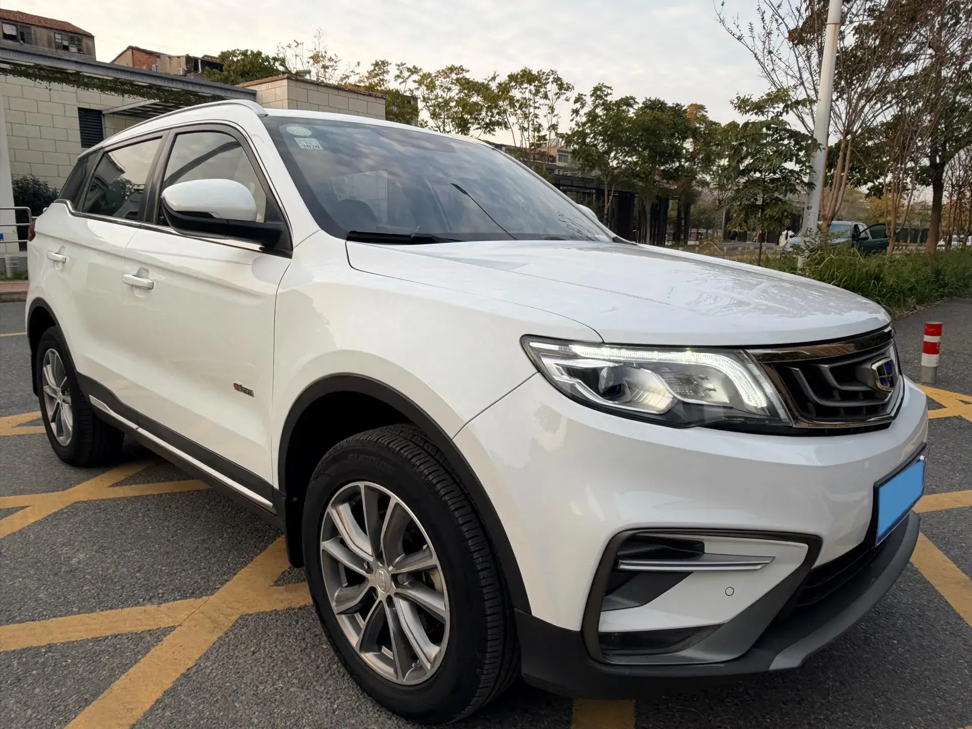 2018 GEELY AZKARRA thumbnail 3