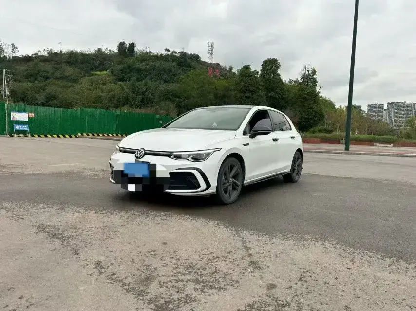 2023 VOLKSWAGEN GOLF view 1