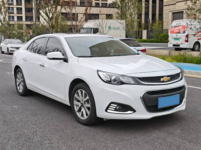 2018 CHEVROLET MALIBU thumbnail 3