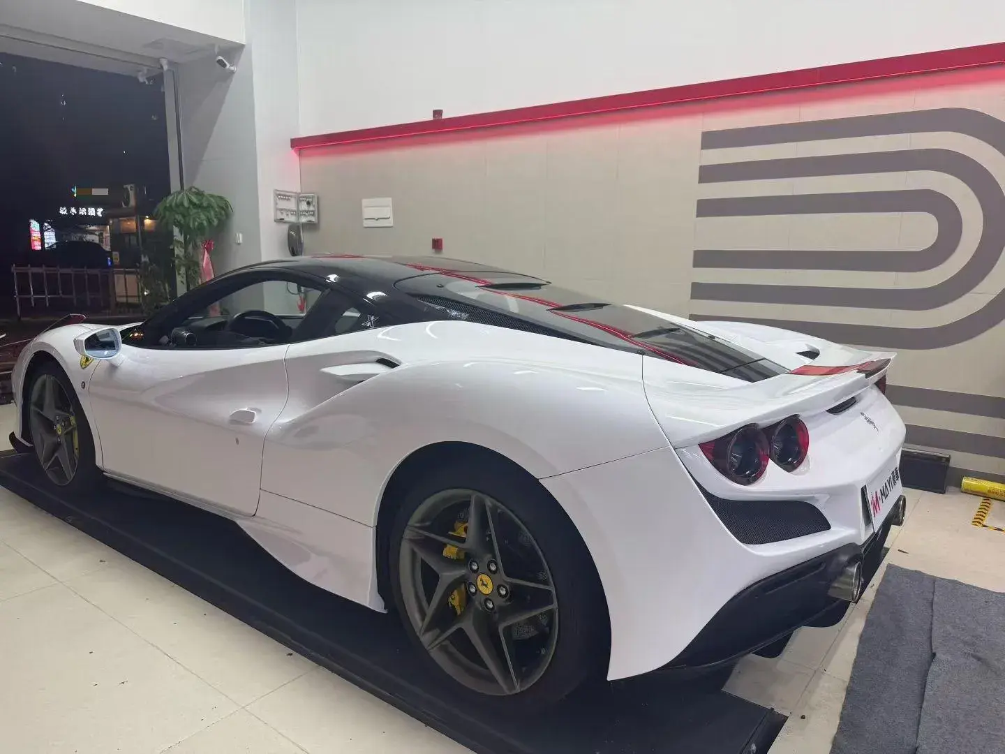 2019 FERRARI F8 thumbnail 3