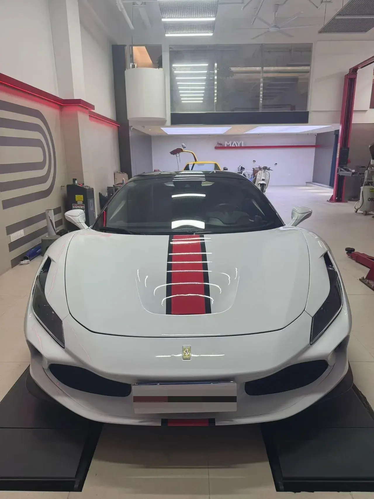 2019 FERRARI F8 thumbnail 2