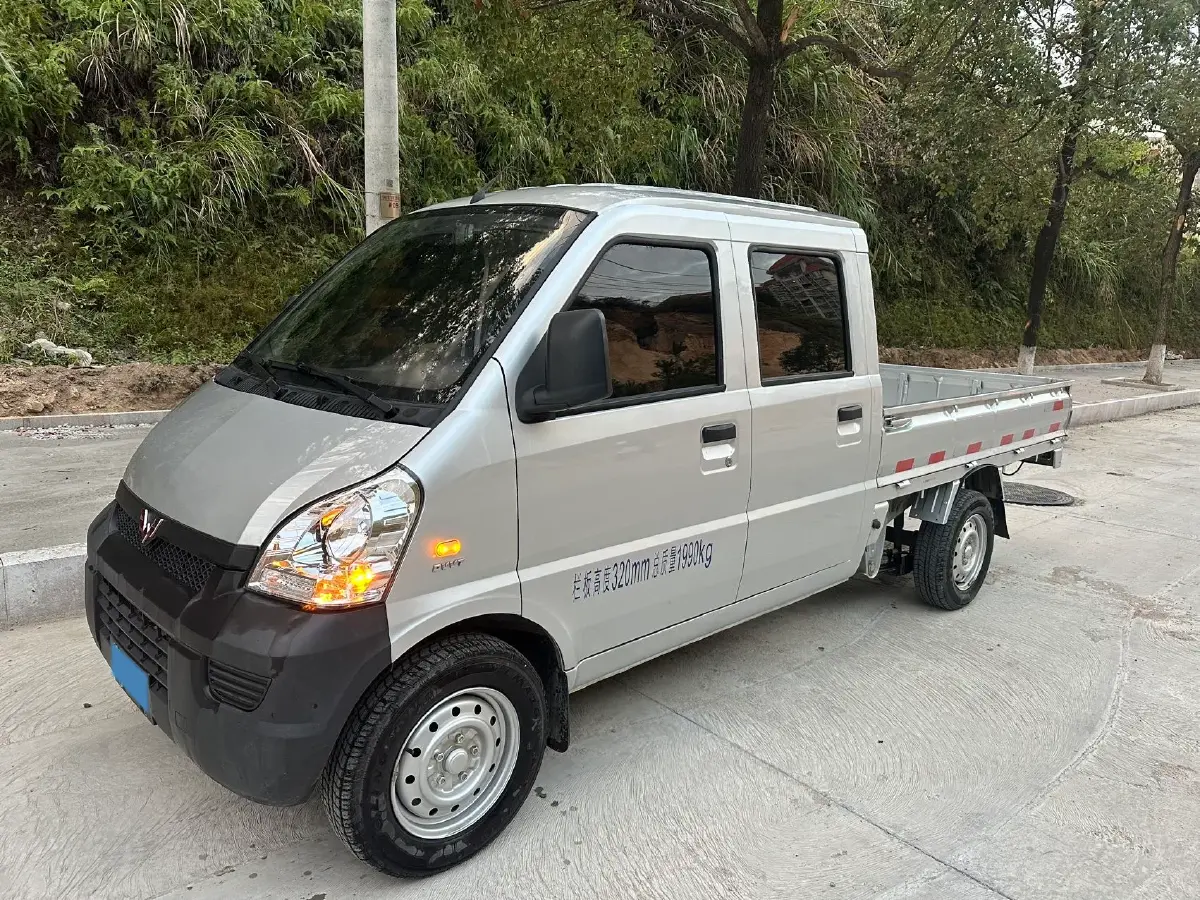 2022 WuLing RongGuang Mini Truck 1.5L 99HP L4 5MT