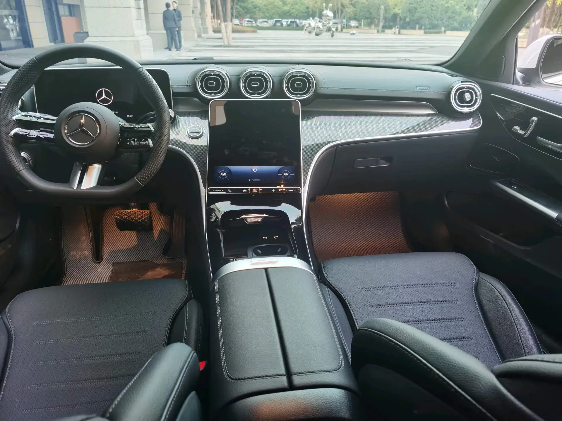 2025 MERCEDES-BENZ C thumbnail 4