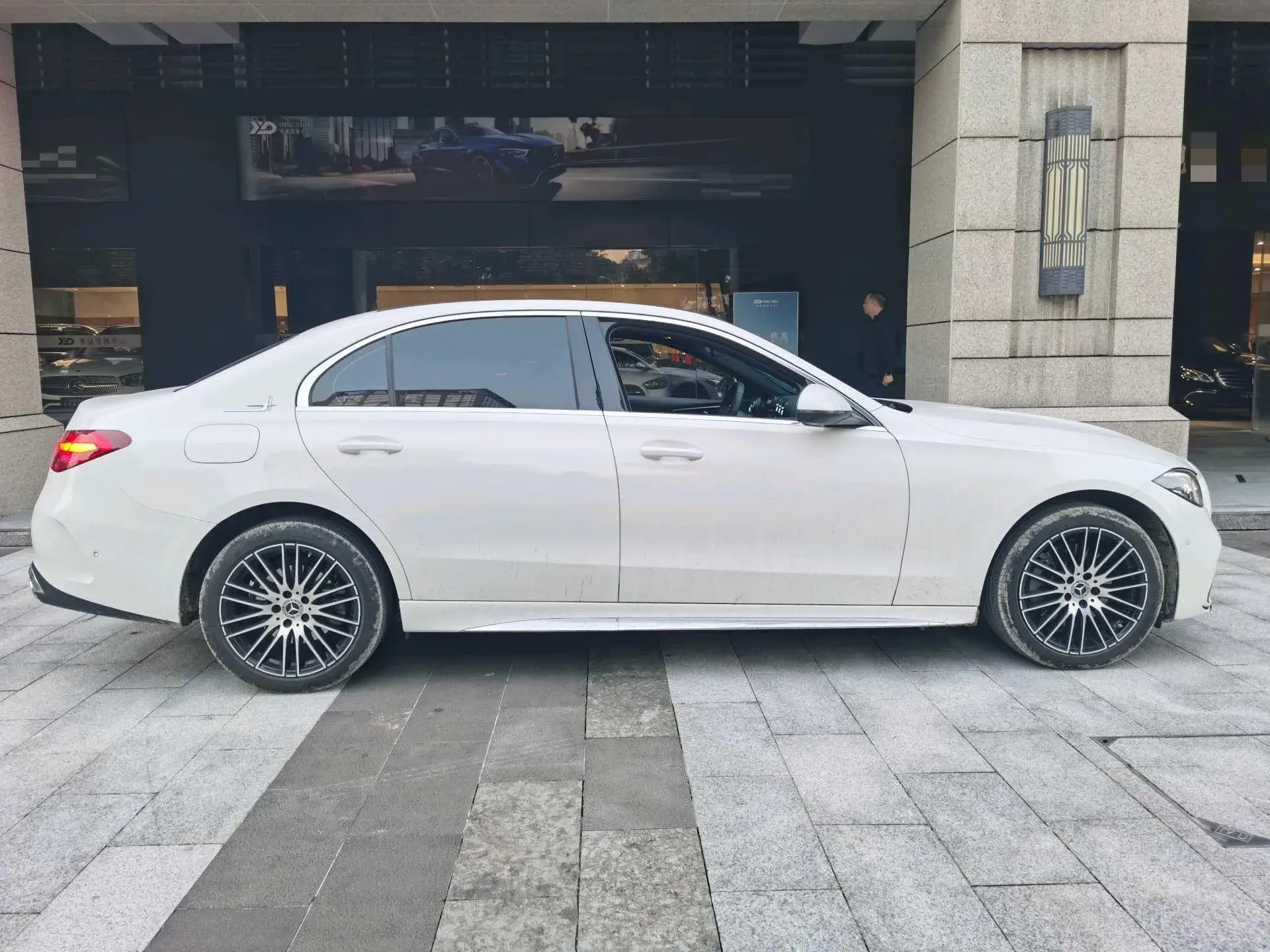 2025 MERCEDES-BENZ C thumbnail 3