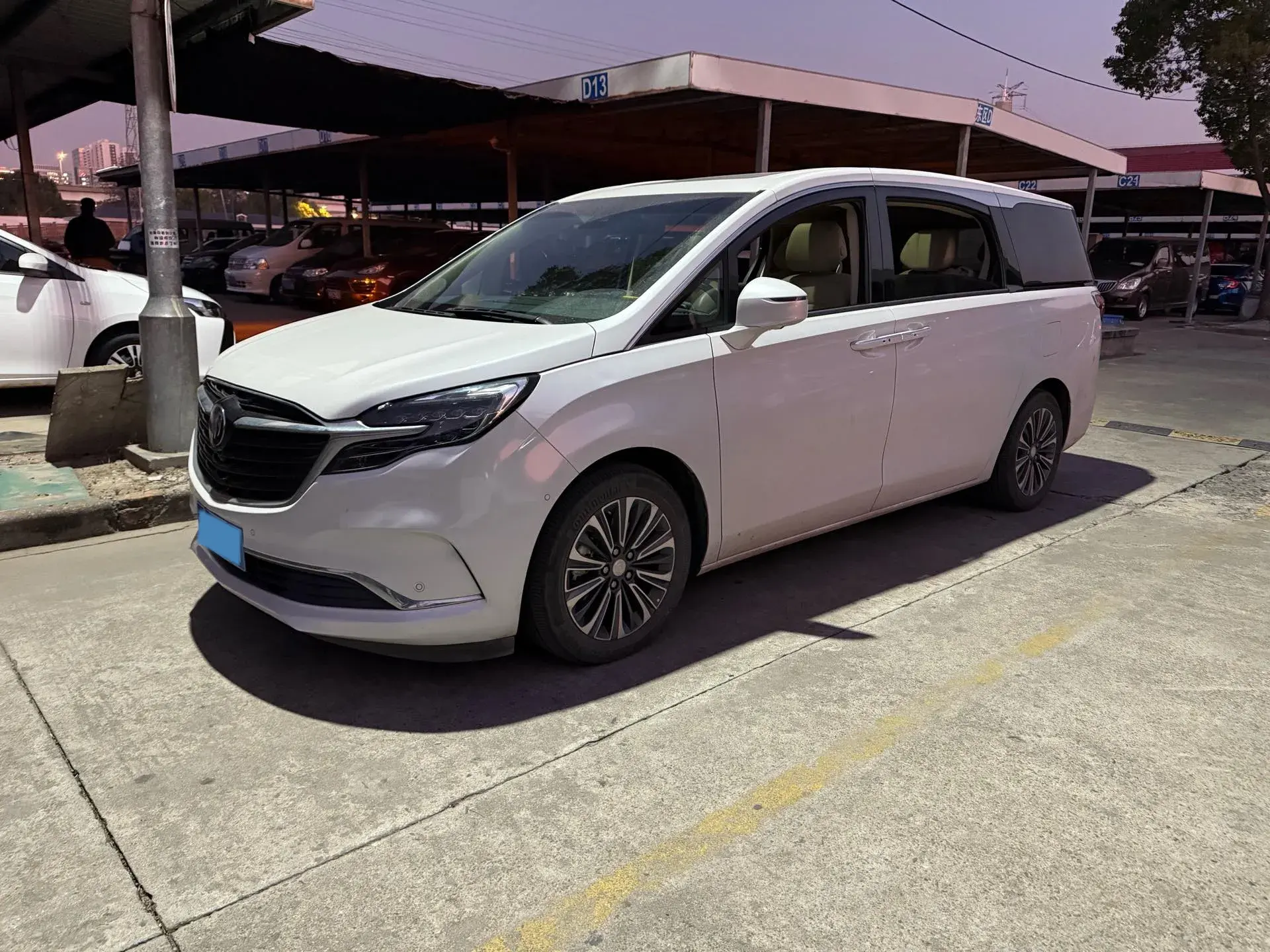 2022 BUICK GL8 view 1