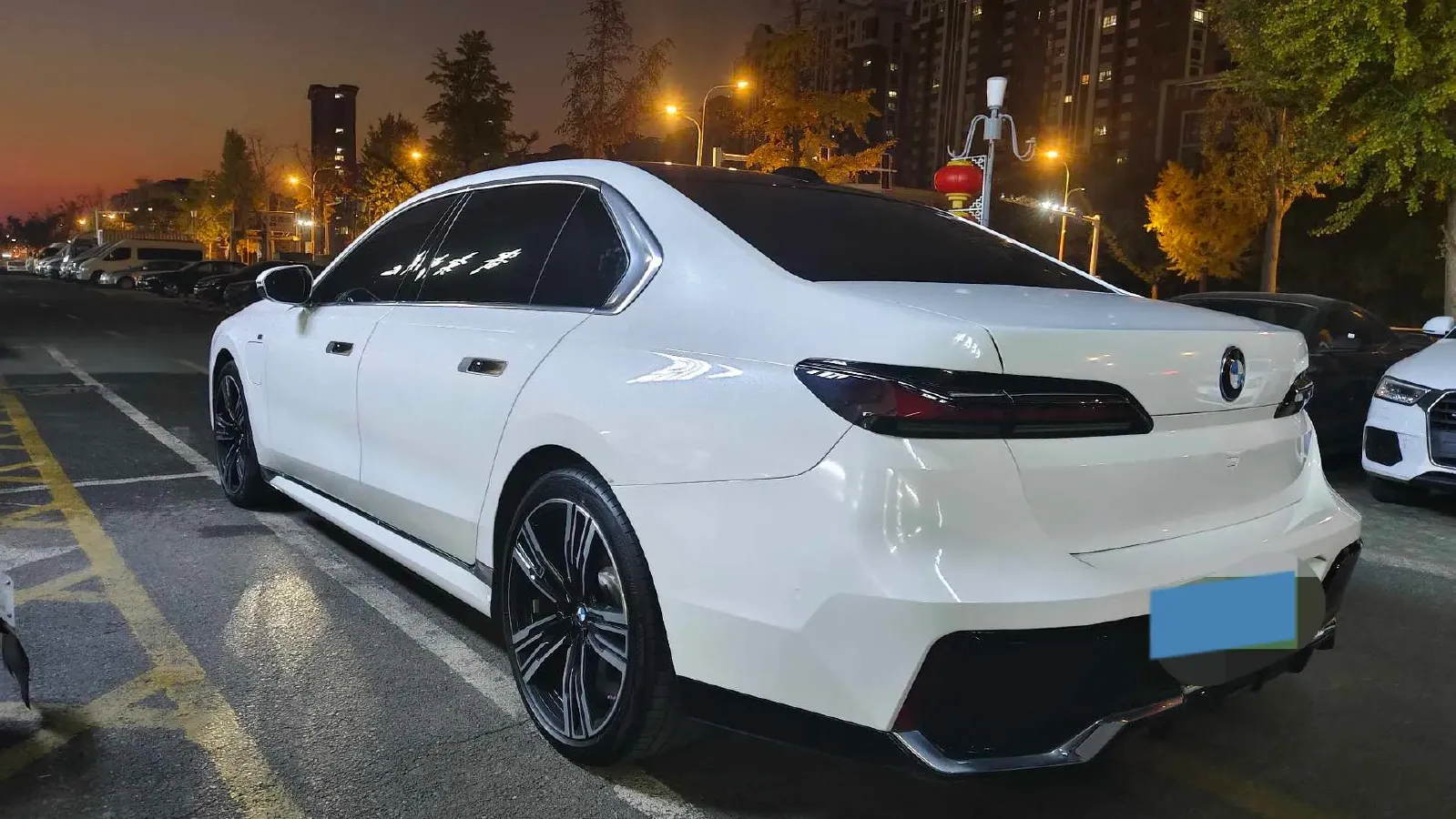 2023 BMW i7 BEV 101.7KWH,autocango,china used car exporter,china ev exporter,chinese used car exporter,chinese used ev exporter