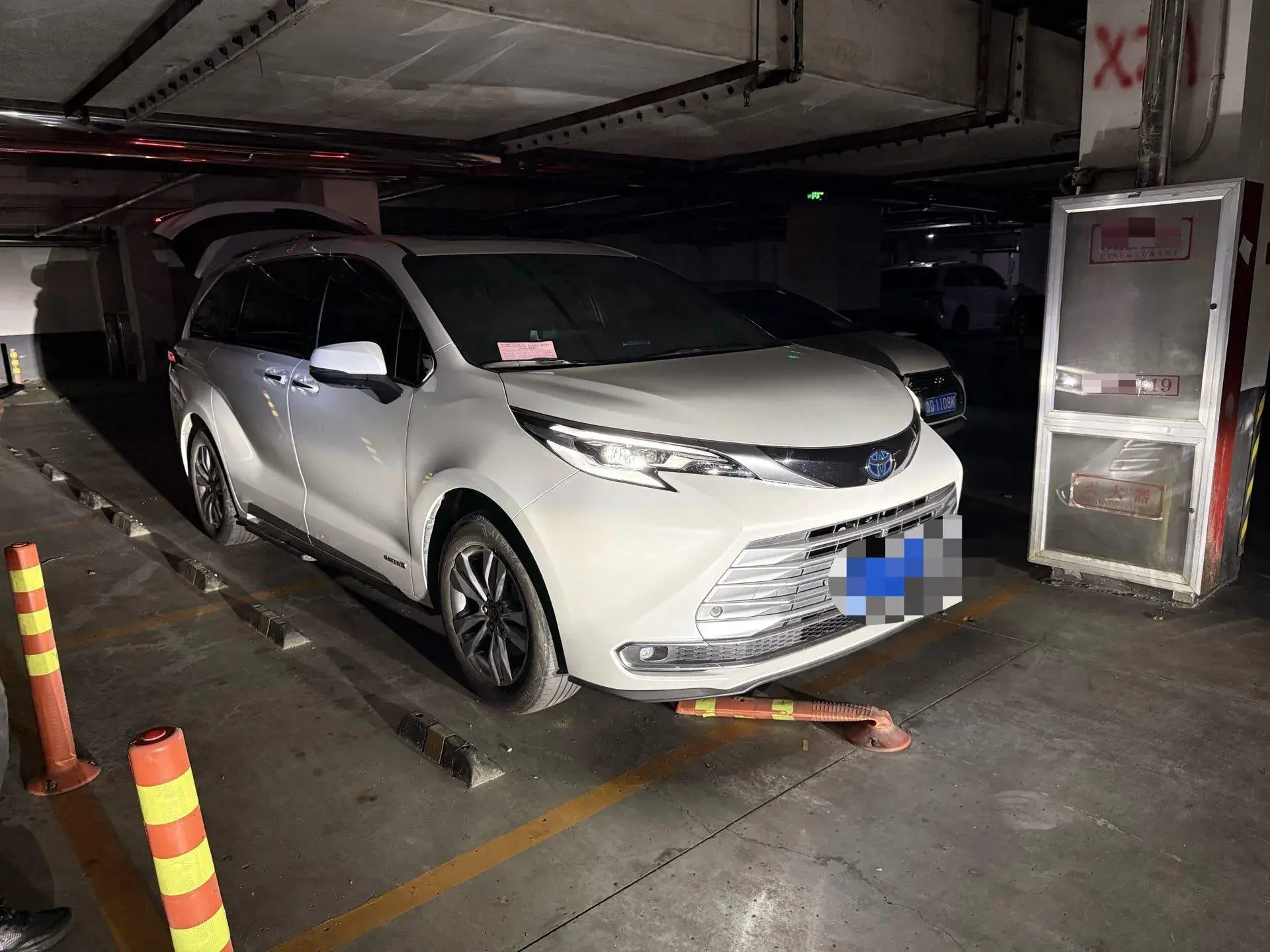 2021 TOYOTA SIENNA thumbnail 3