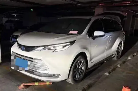 2021 TOYOTA SIENNA view 1