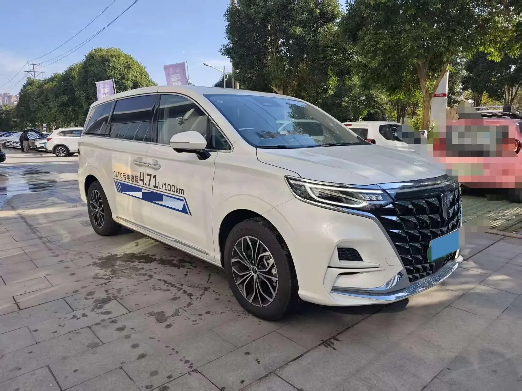 2025 ROEWE IMAX8 thumbnail 3