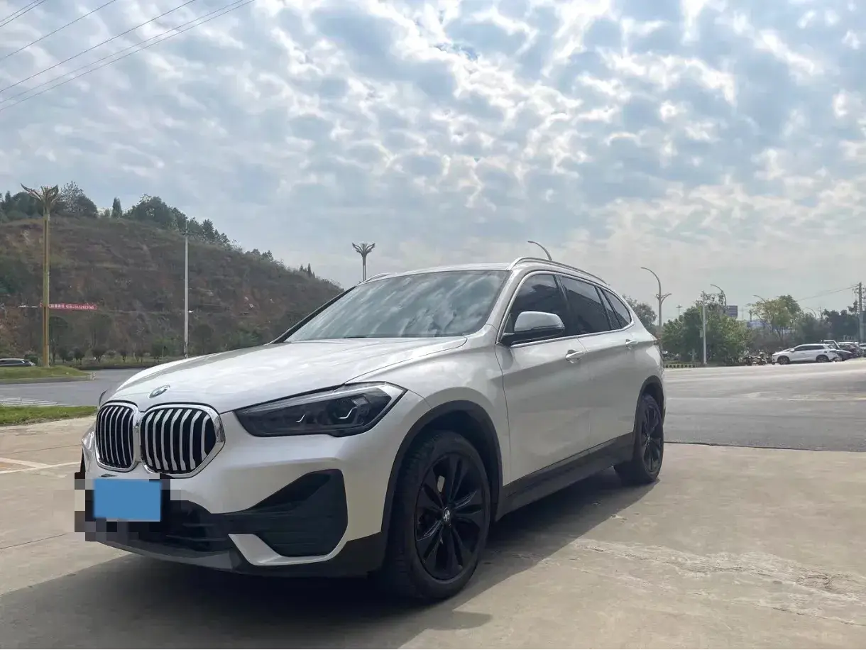 2020 BMW X1 view 1