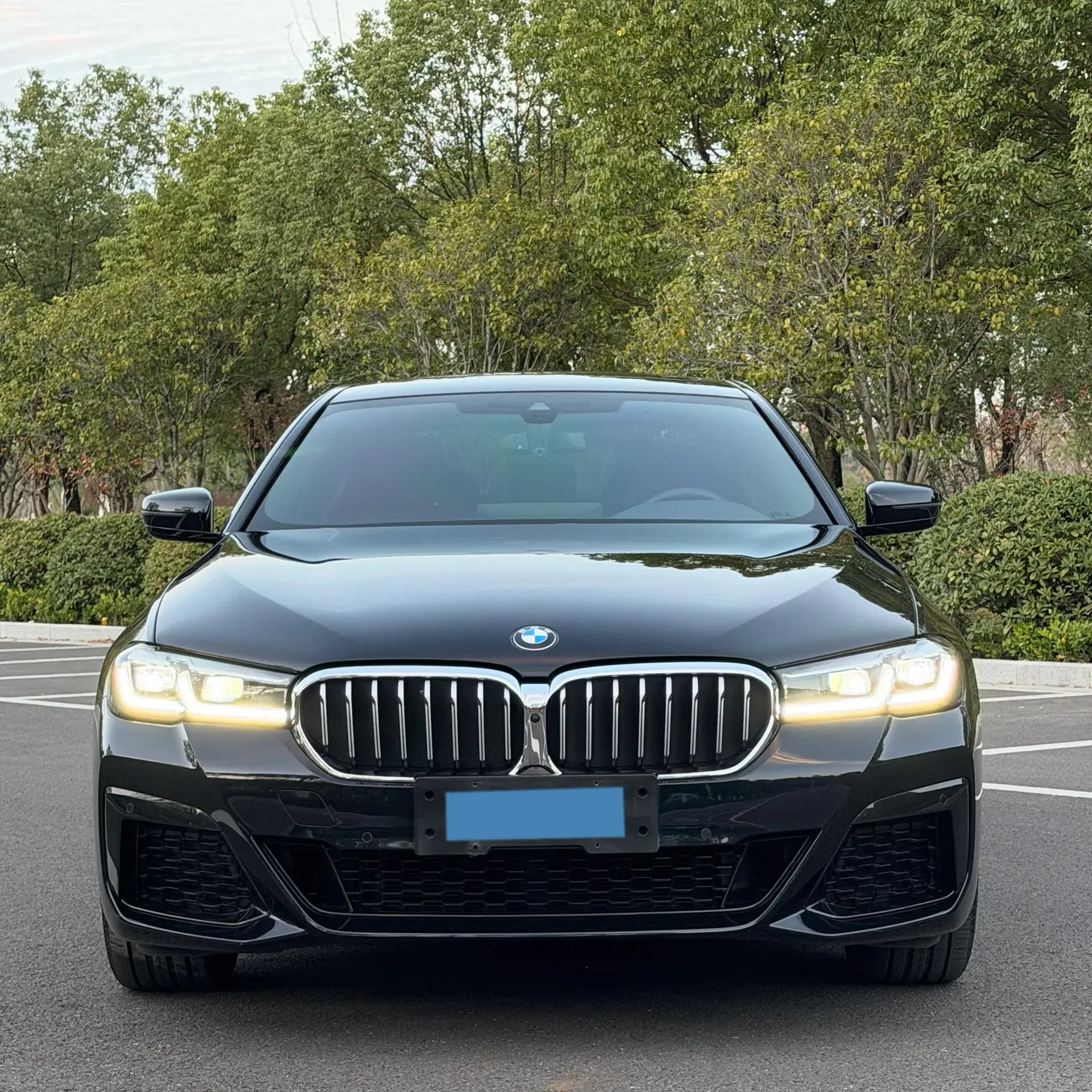 2022 BMW 5 thumbnail 2