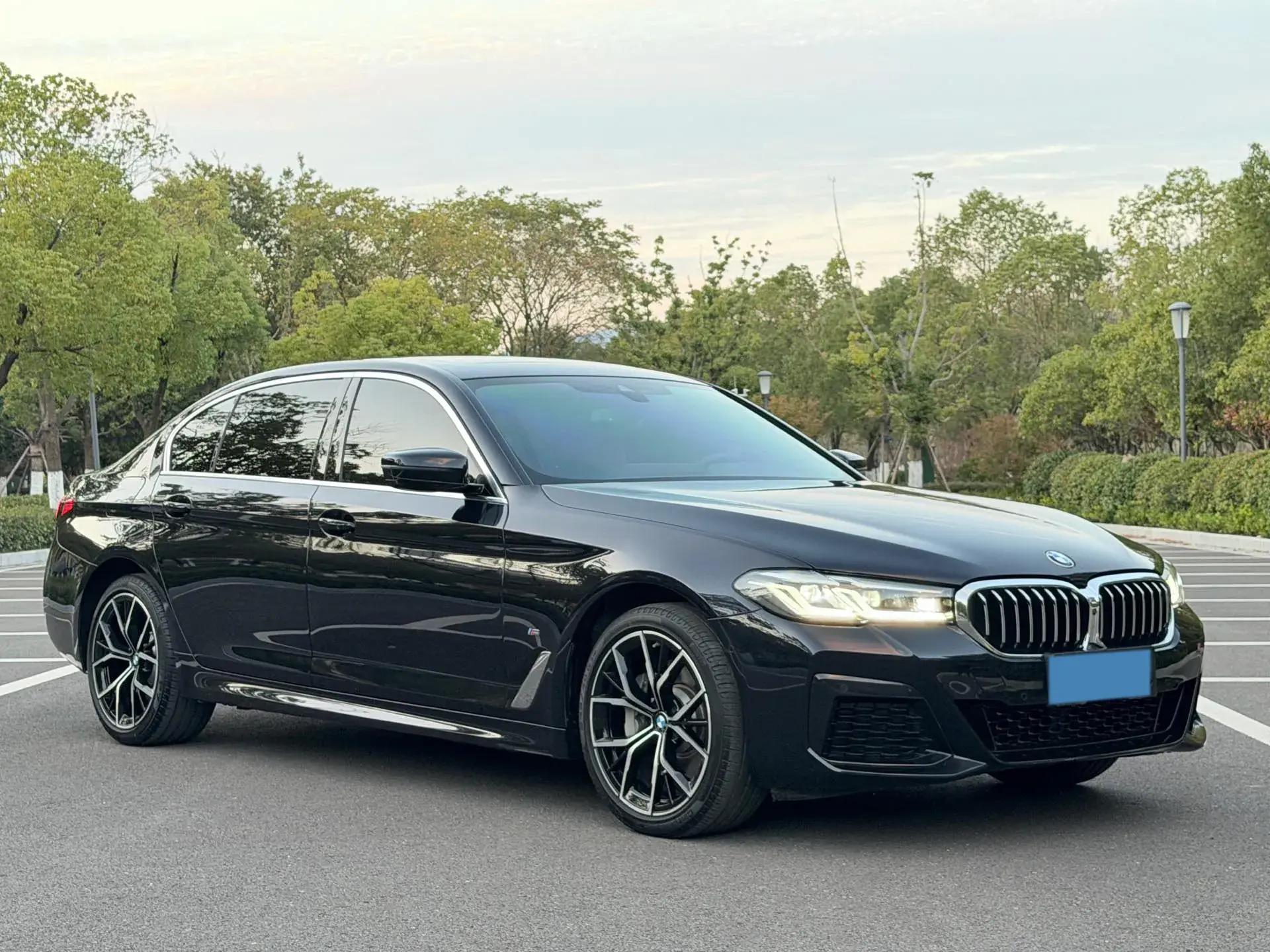2022 BMW 5 thumbnail 3