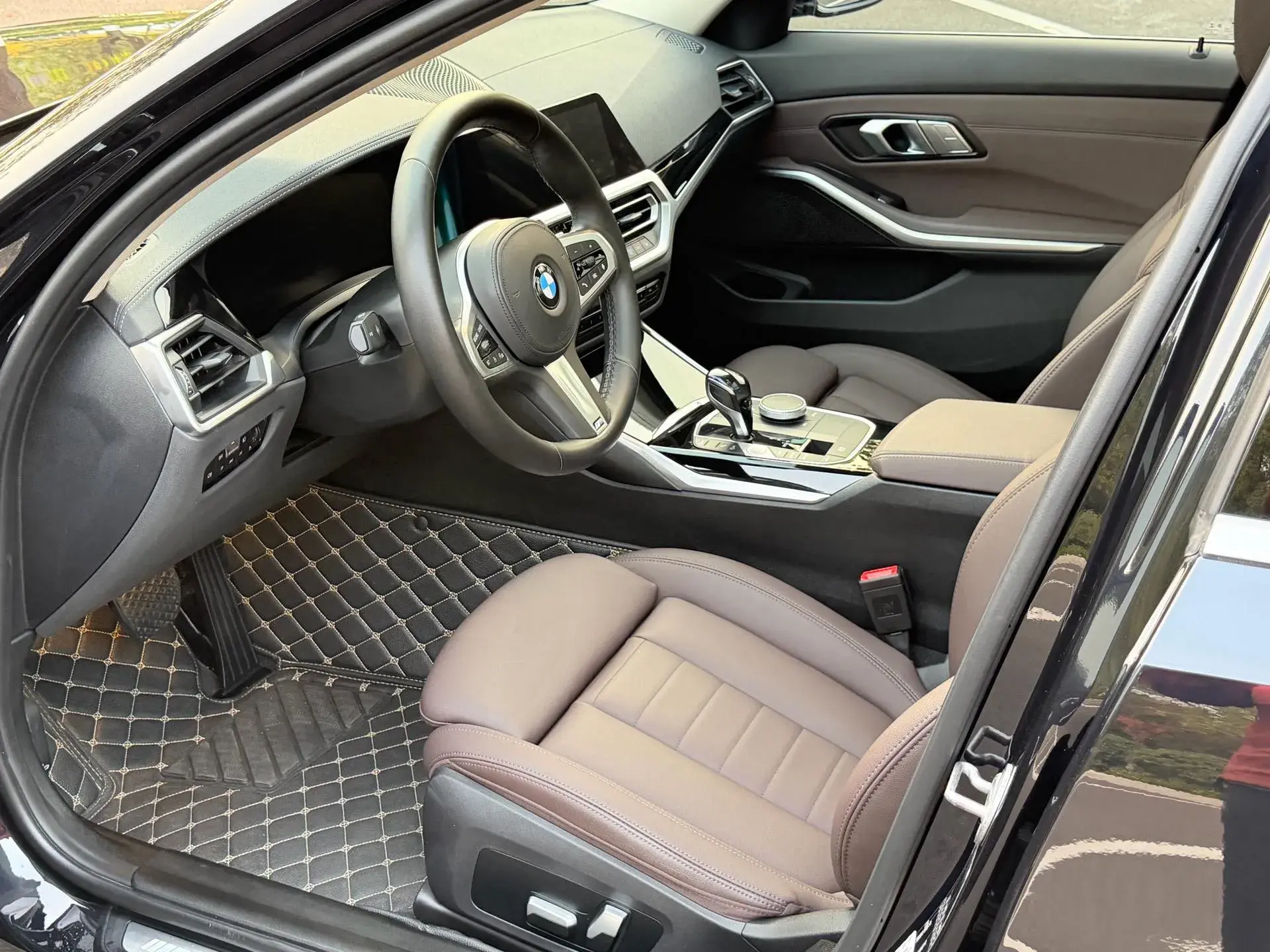 2021 BMW 3 thumbnail 4