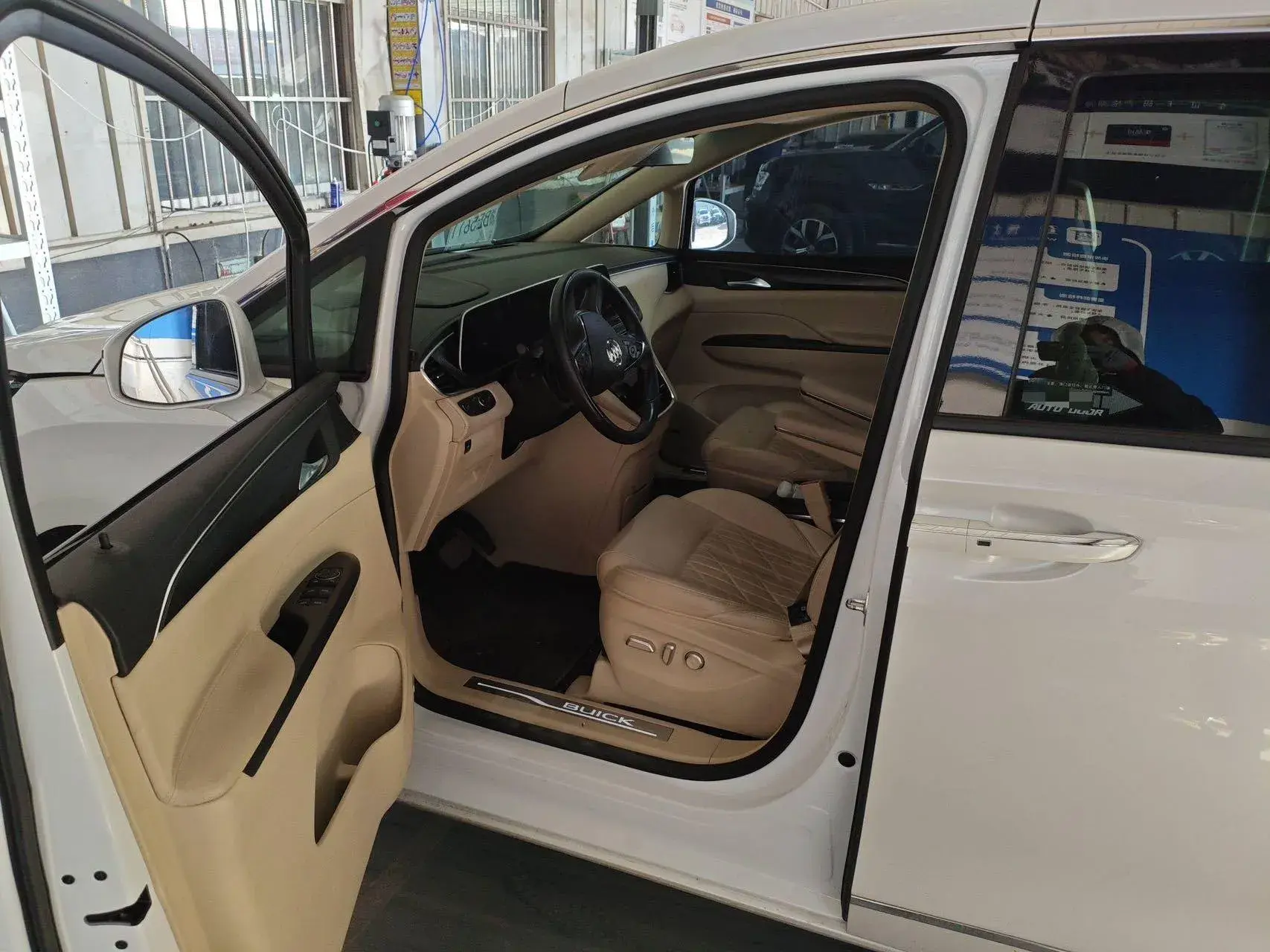 2021 BUICK GL8 thumbnail 3