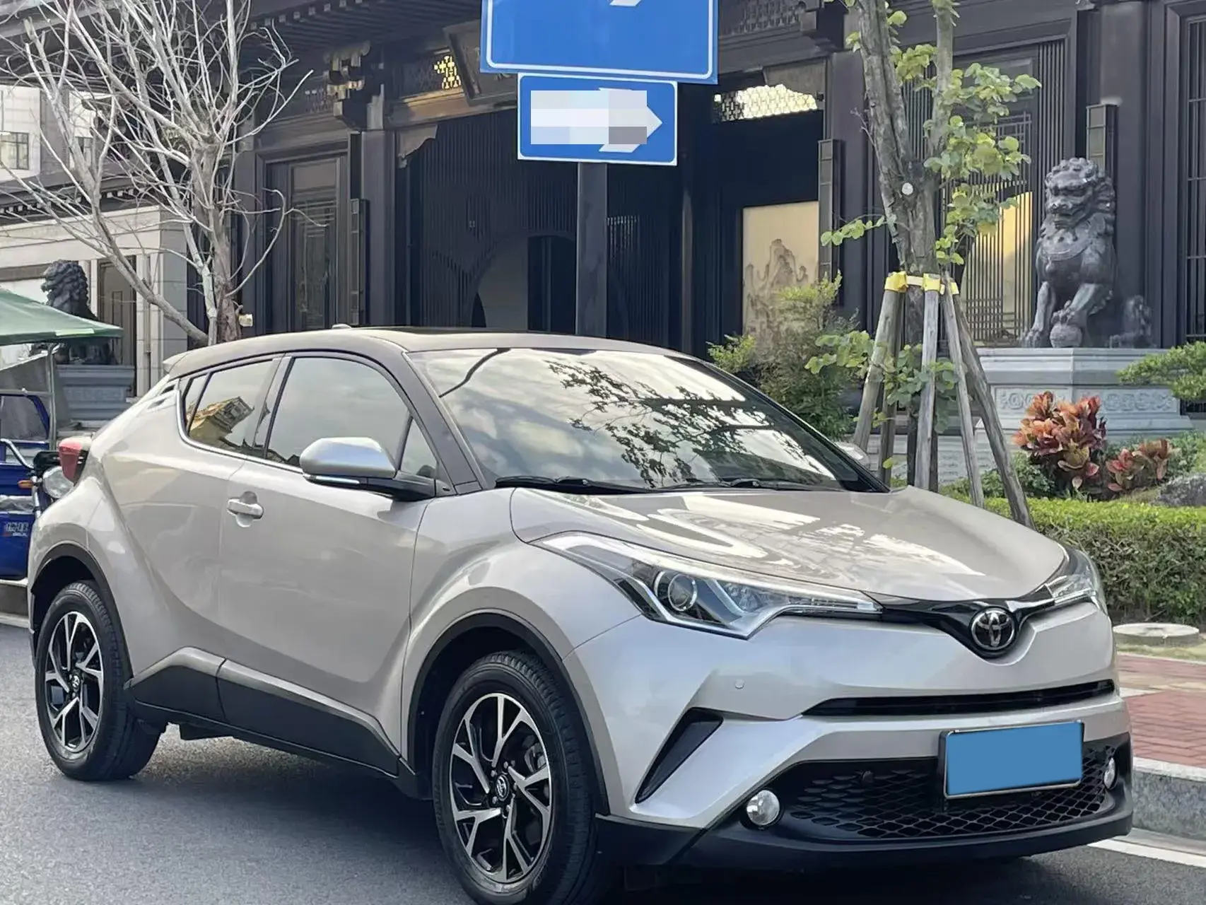2020 TOYOTA C-HR thumbnail 3