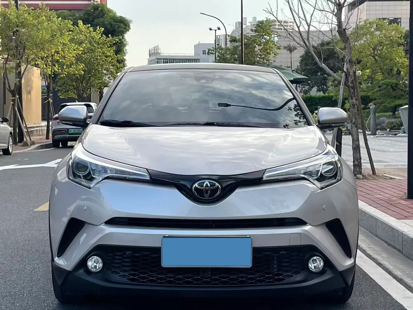 2020 TOYOTA C-HR thumbnail 2