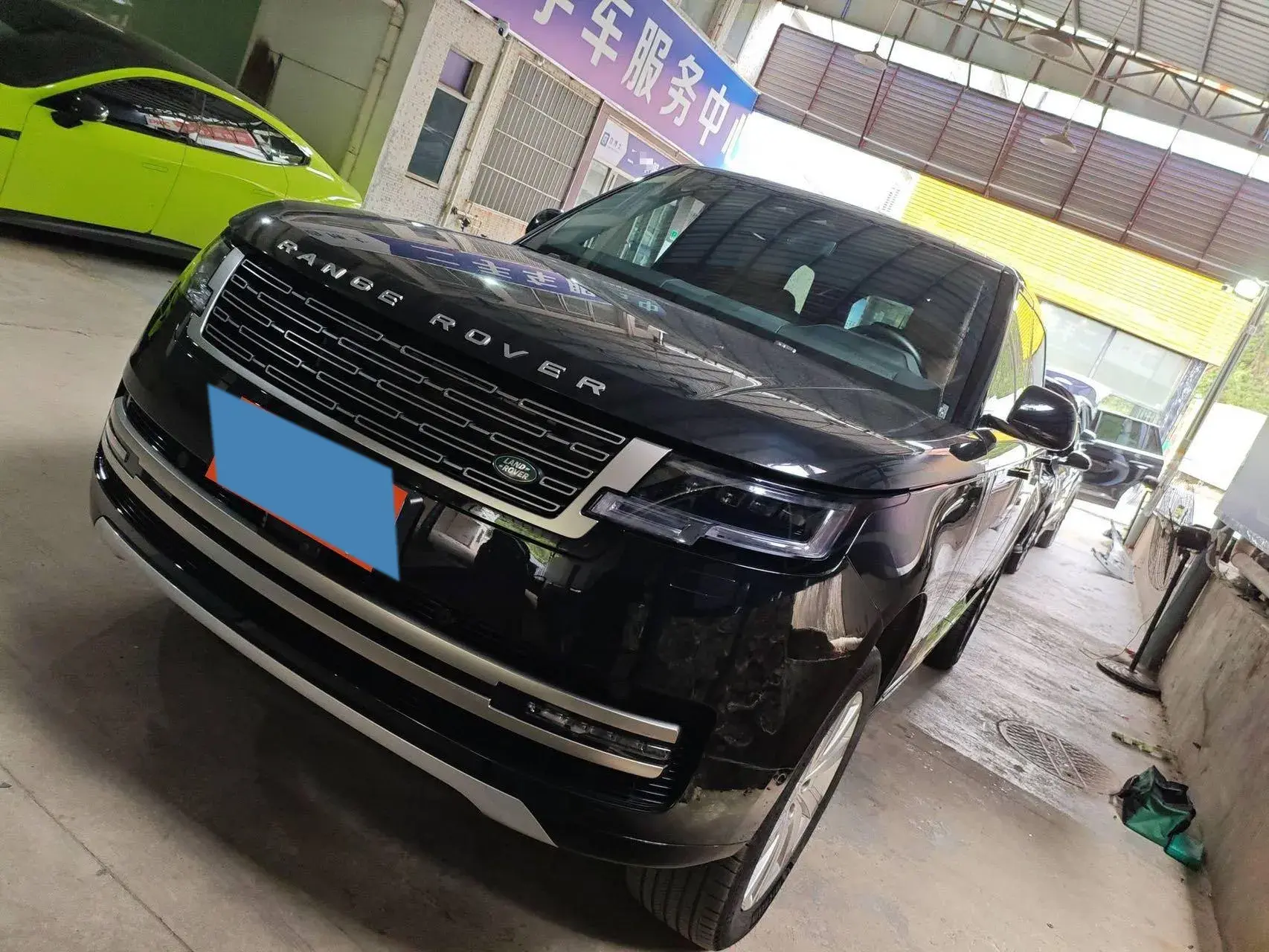 2024 LAND ROVER view 1