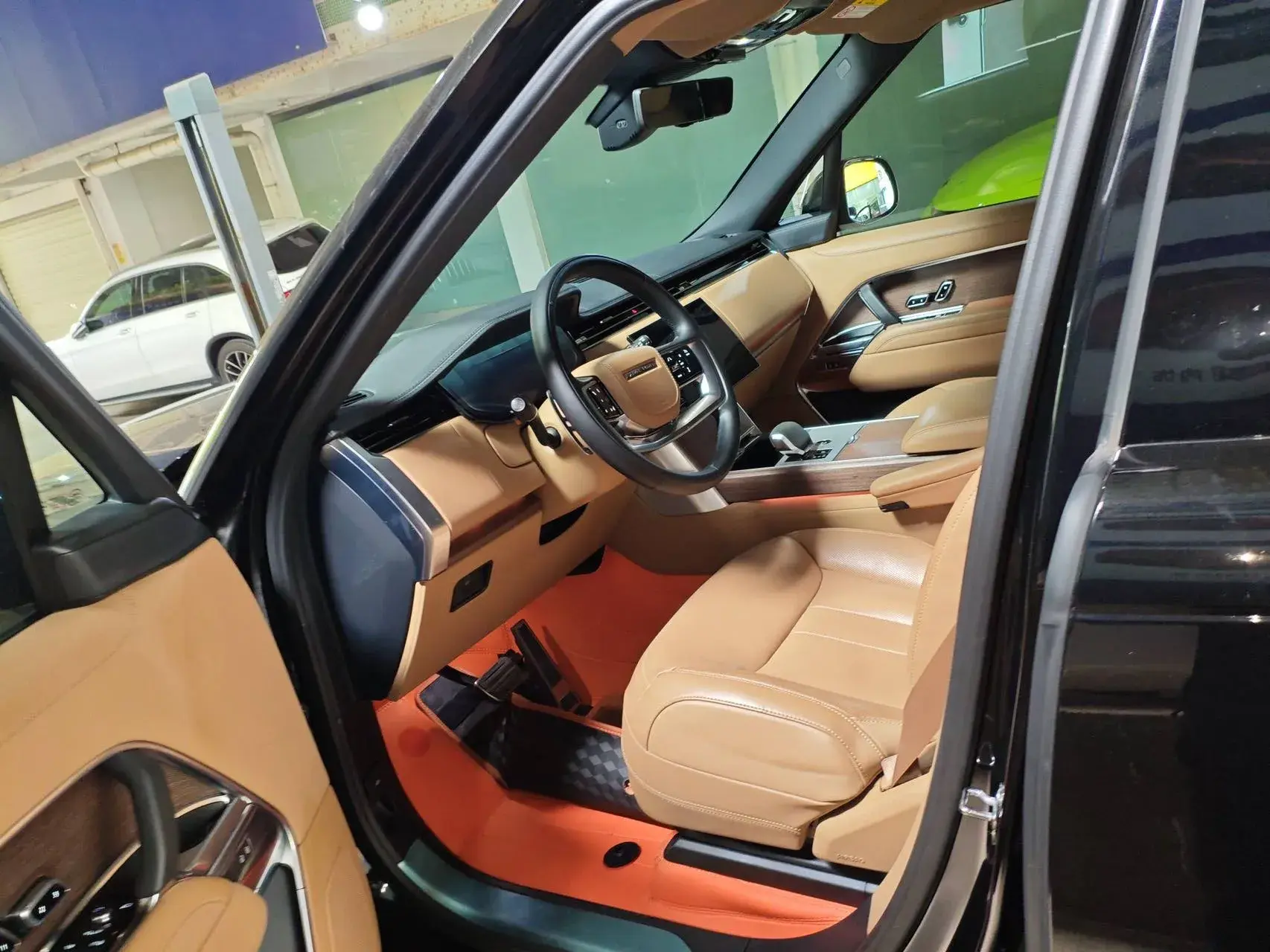 2024 LAND ROVER thumbnail 3