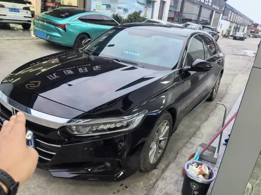 2022 HONDA ACCORD view 1