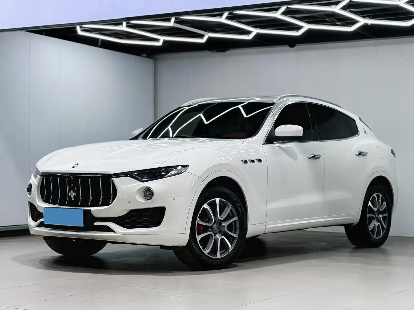 2018 MASERATI LEVANTE view 1