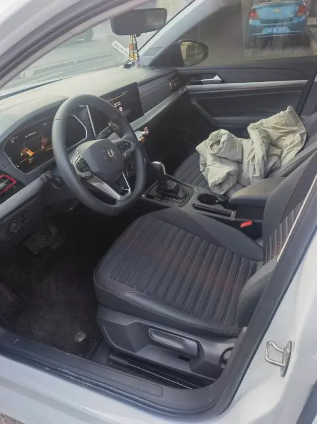 2024 VOLKSWAGEN LAVIDA thumbnail 4