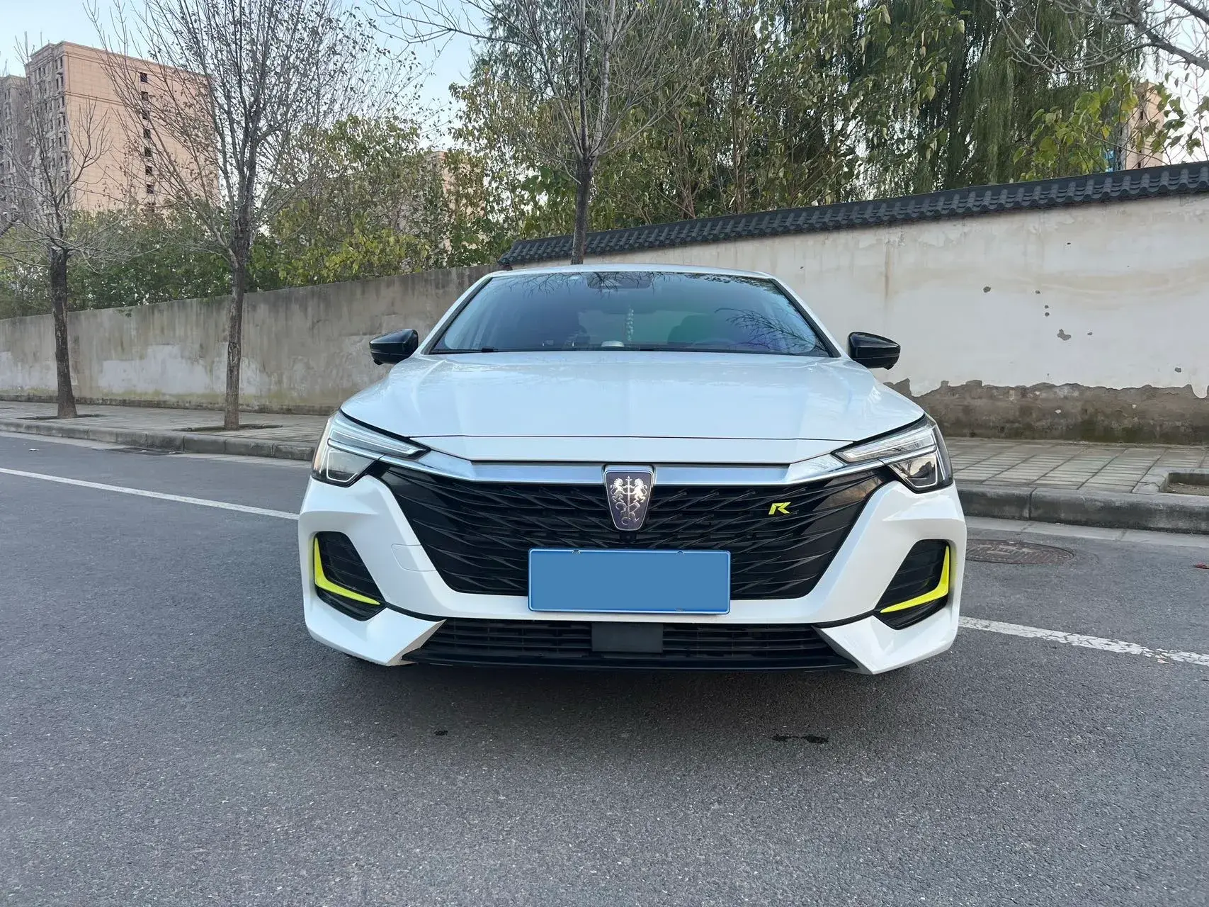 2020 ROEWE I6 thumbnail 2