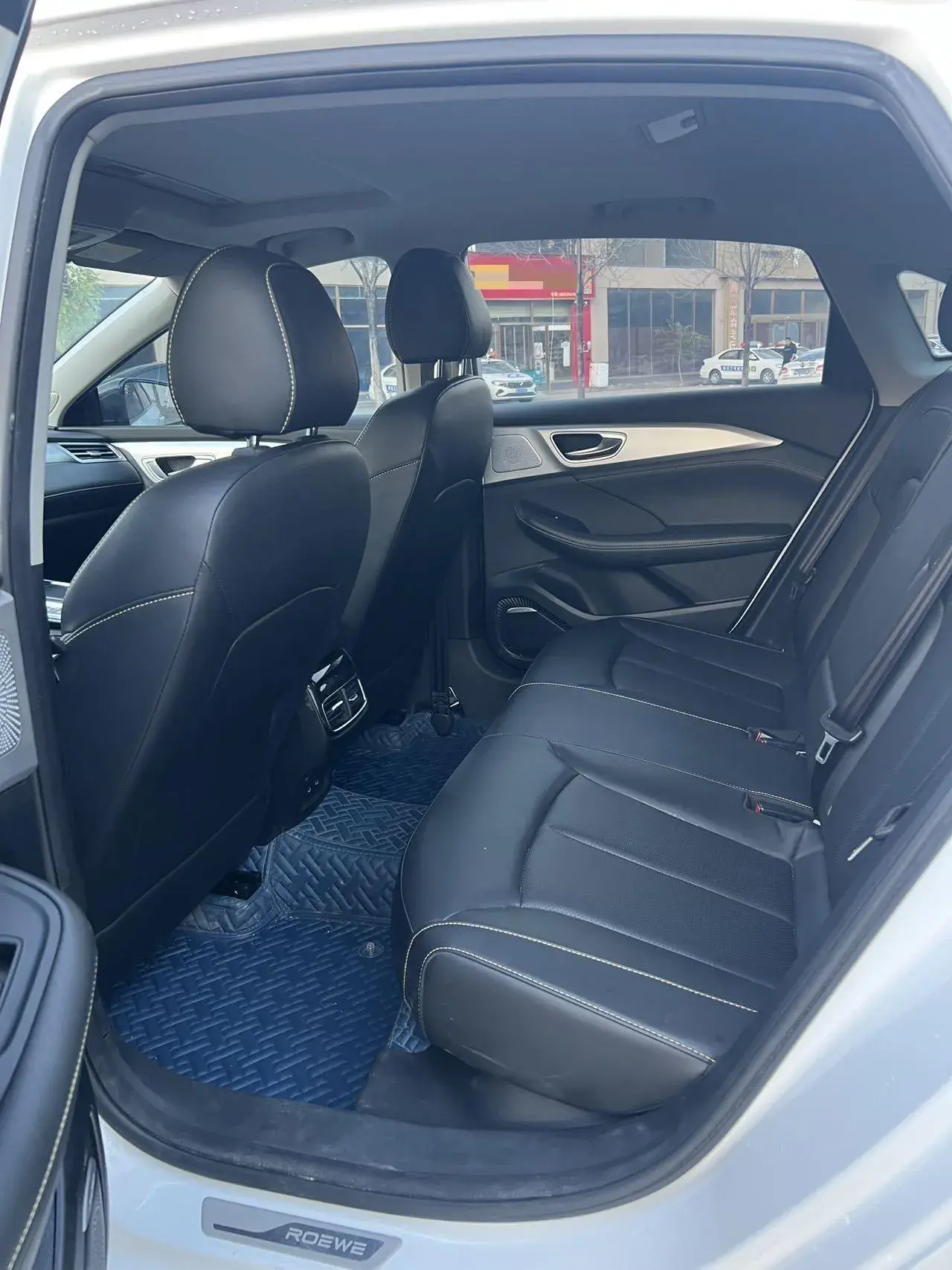 2020 ROEWE I6 thumbnail 4